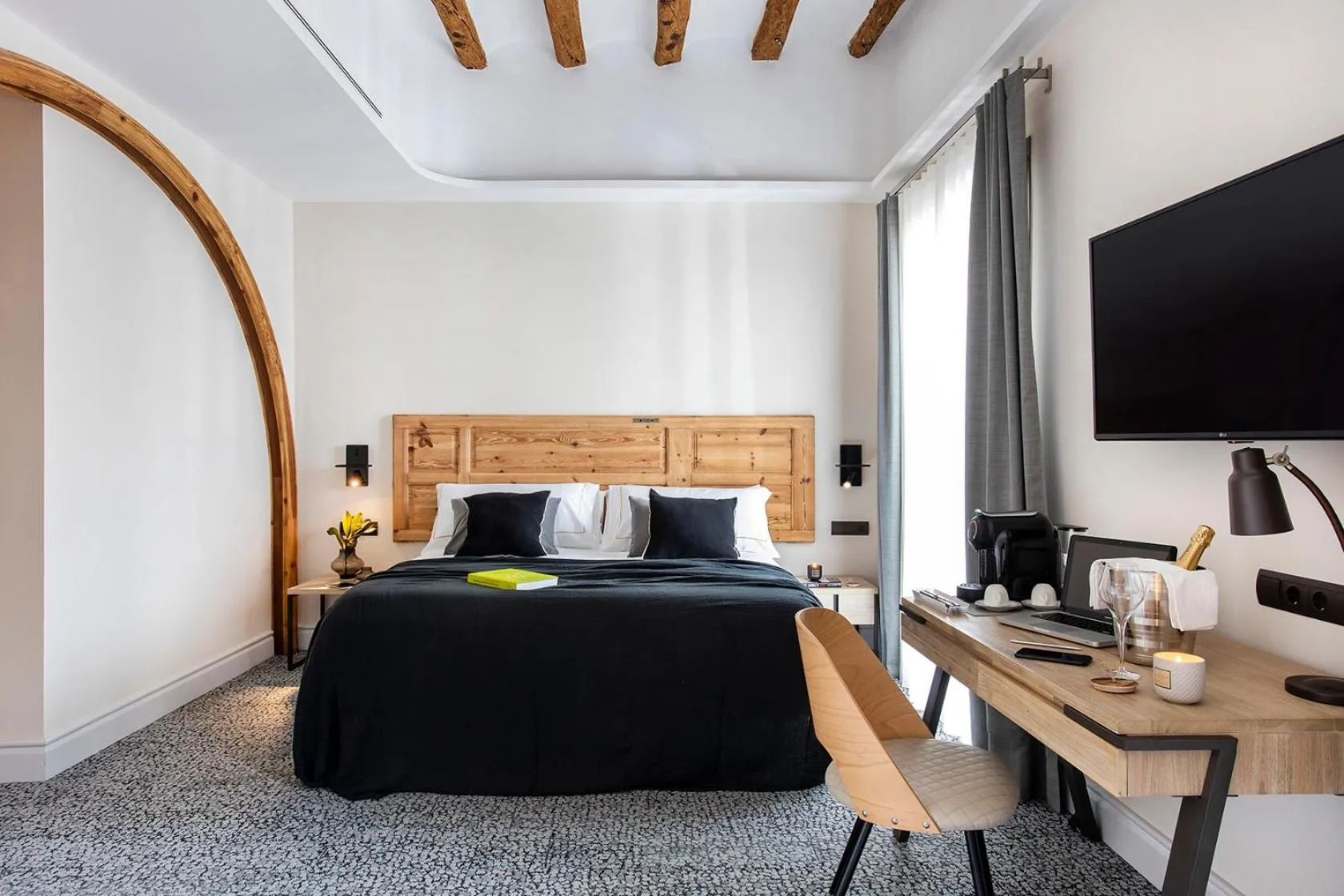 TV and multimedia, Bed in Cal Roure Boutique Hotel