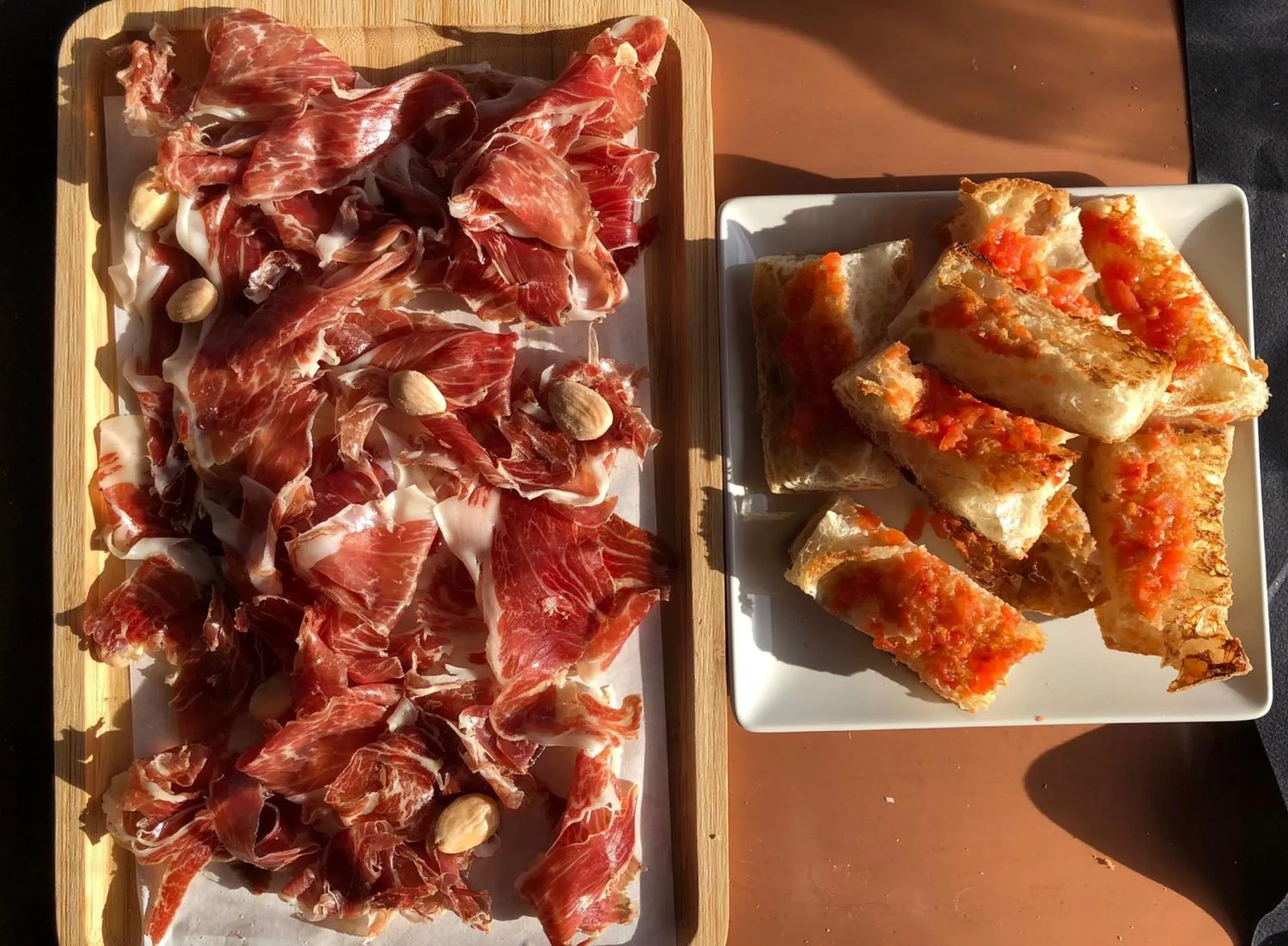 Restaurant/places to eat in Cal Roure Boutique Hotel