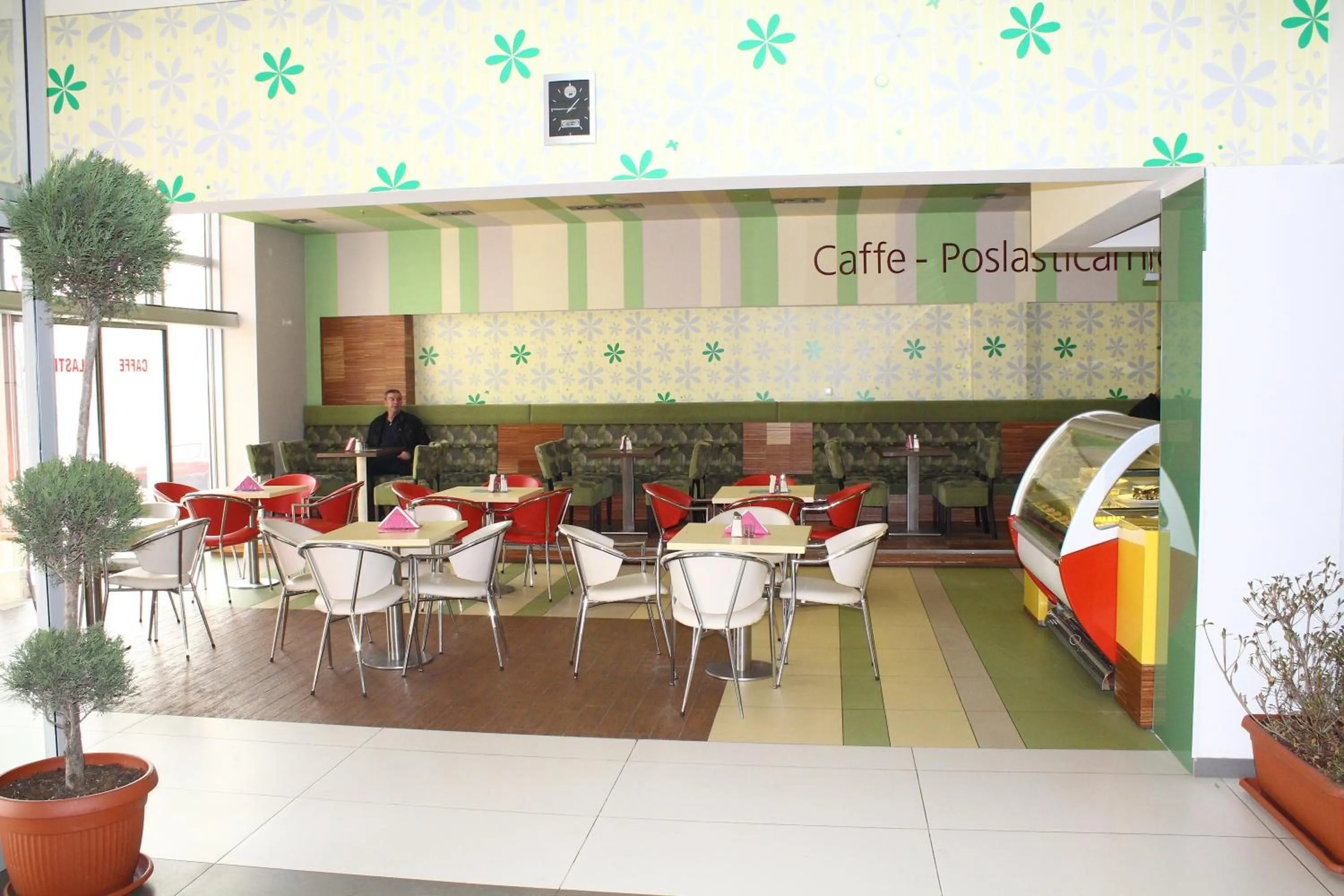 Restaurant/places to eat in Hotel Franca