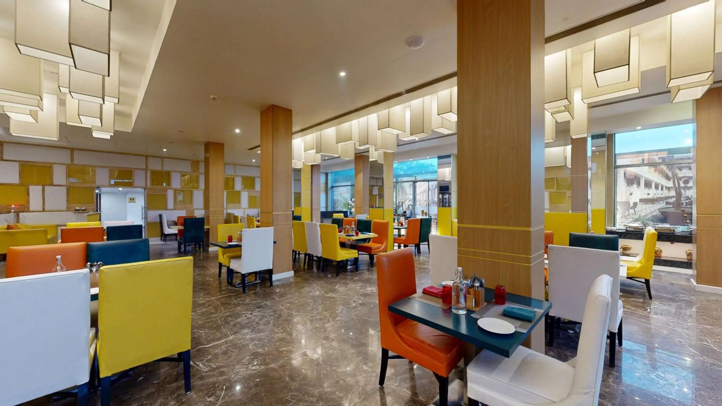 Restaurant/places to eat in Radisson Hotel Bareilly Airport