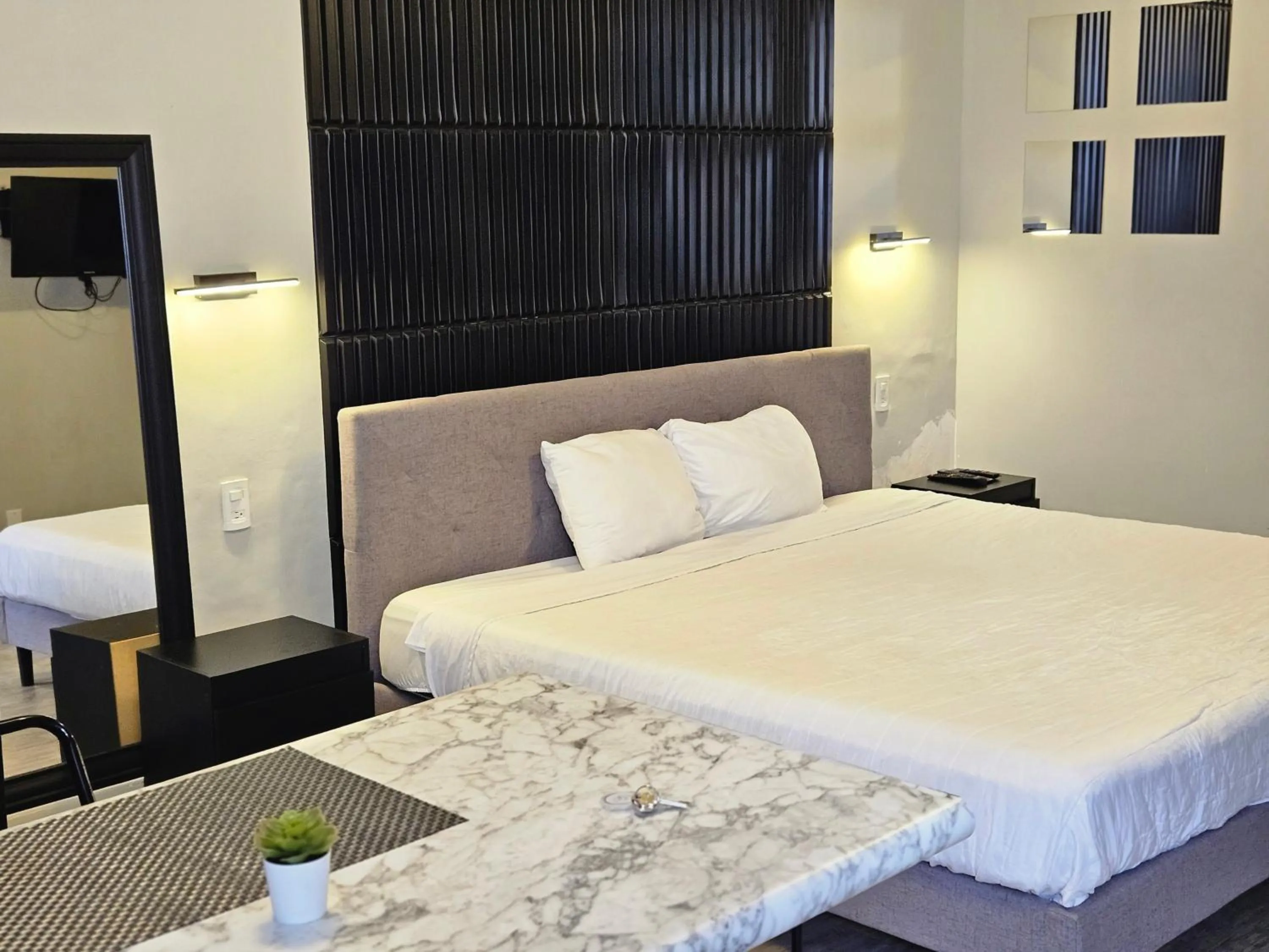 Bed in Singular Goldsmith