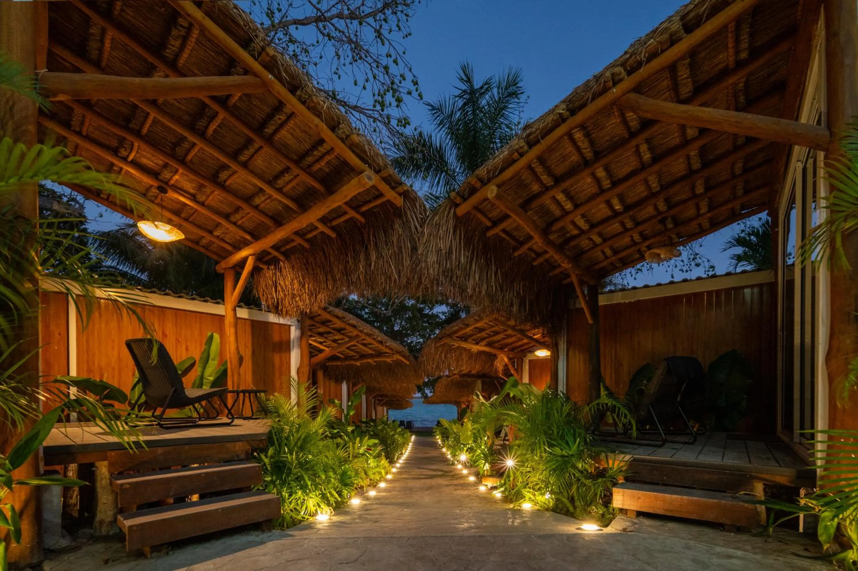 Night in Casa Aakal Lagoon Front