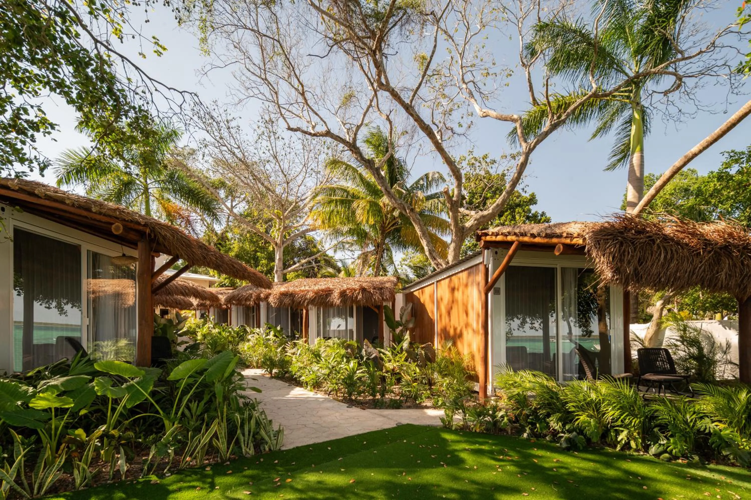 Garden view in Casa Aakal Lagoon Front