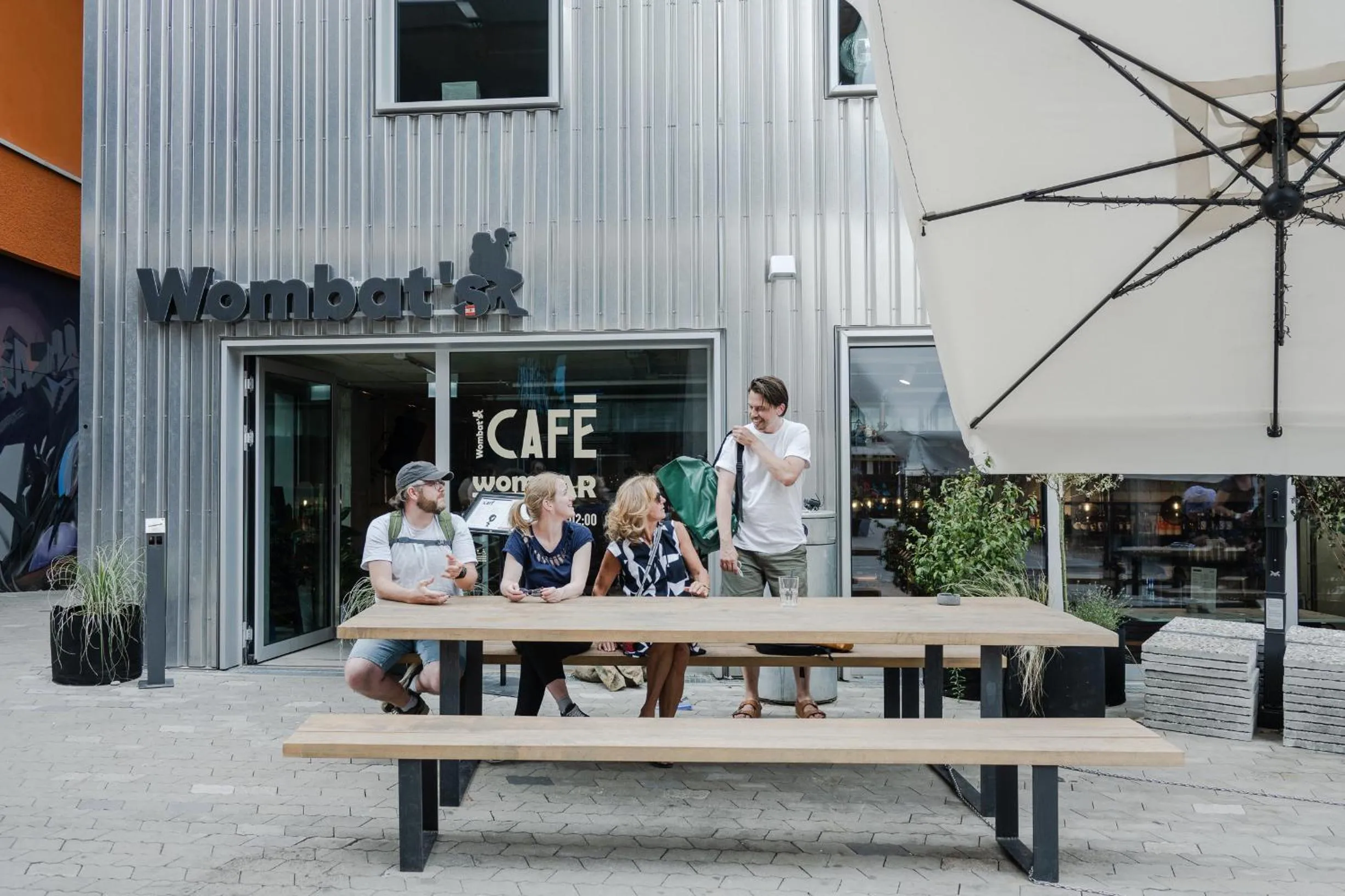 People in Wombat's City Hostel Munich Werksviertel