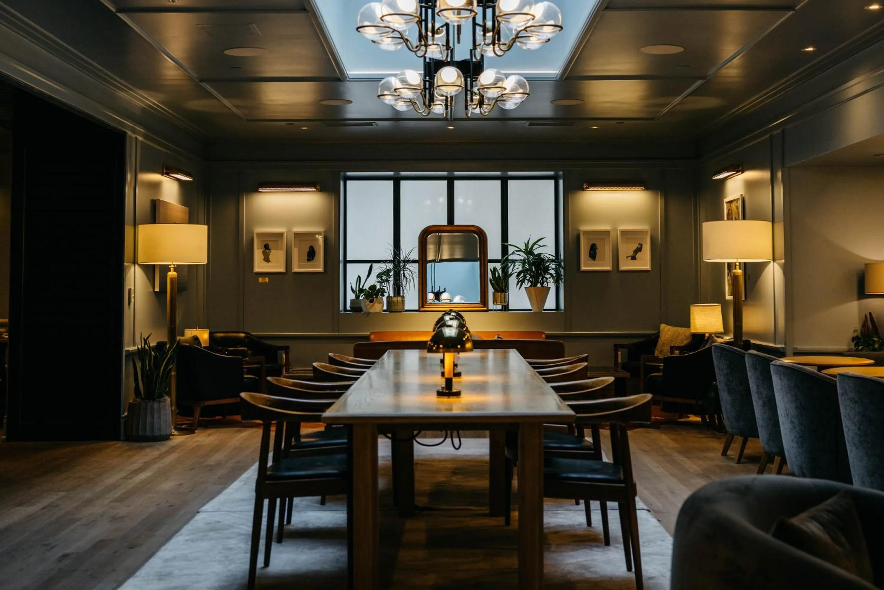 Restaurant/places to eat in Clayton Hotel & Members Club