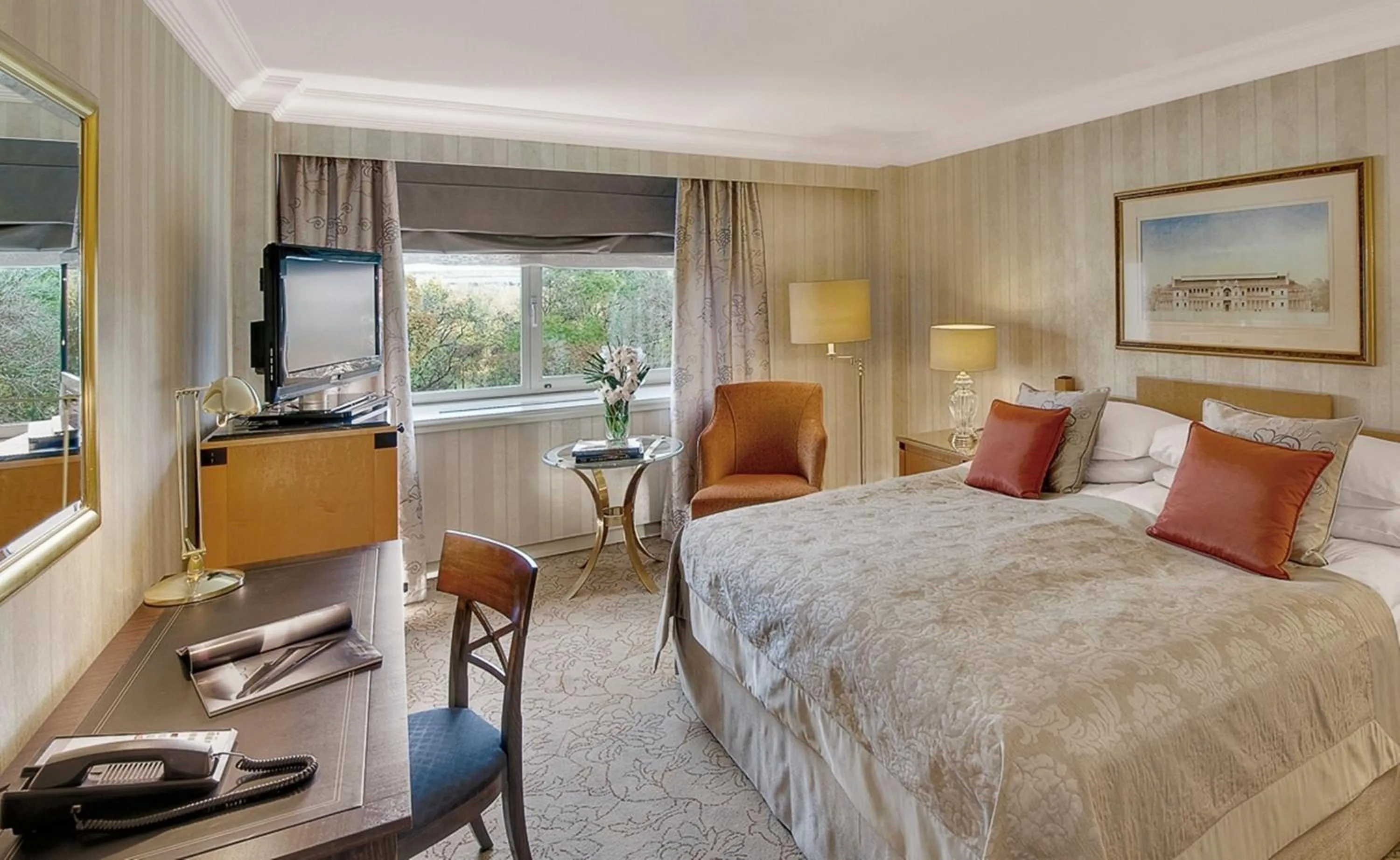 Photo of the whole room, Bed in InterContinental Wien by IHG