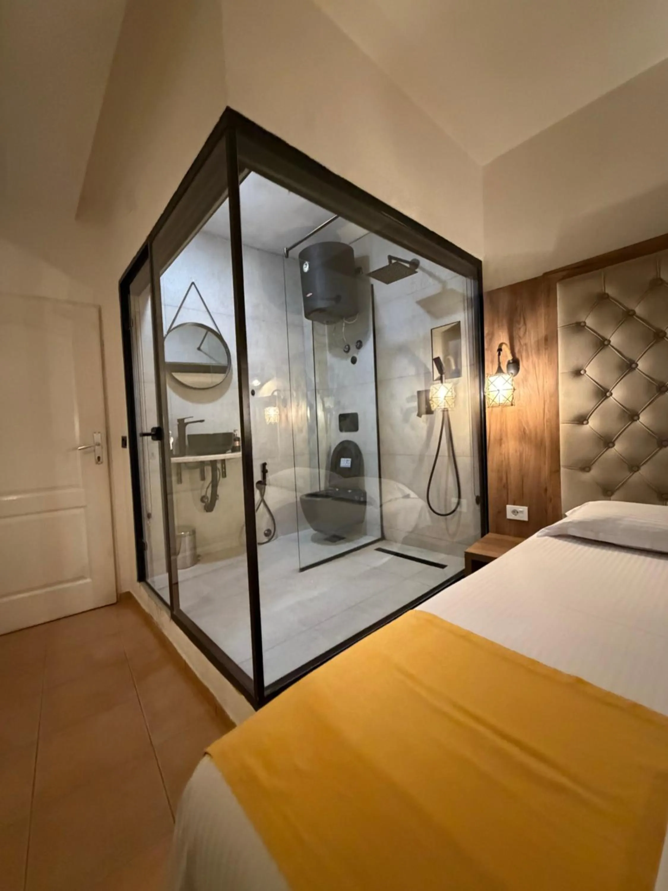 Bathroom, Bed in Villa Dulcinea