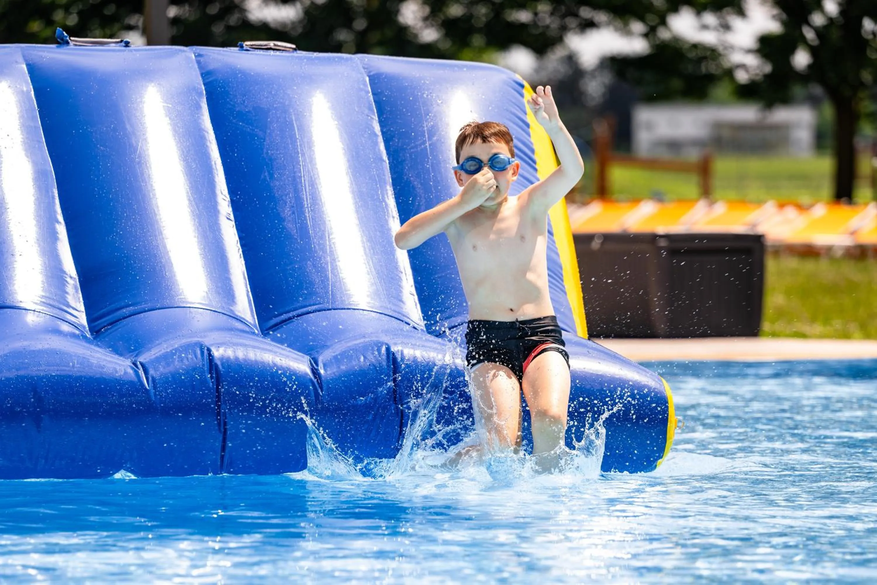 Swimming pool in H2O Hotel-Therme-Resort, 3 Sterne superior, für Familien mit Kindern