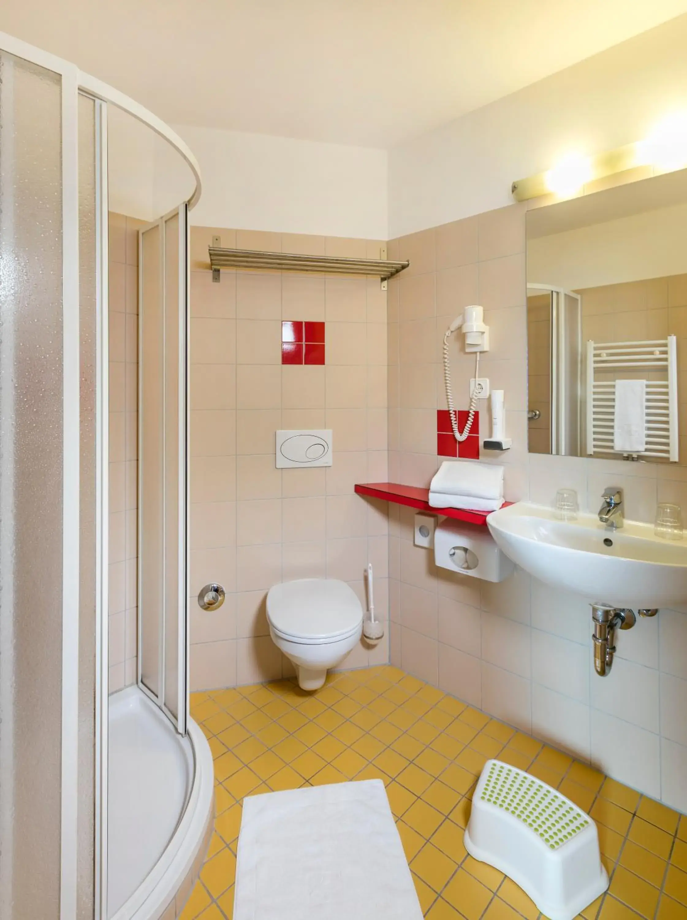 Standard Double Room - single occupancy in H2O Hotel-Therme-Resort, 3 Sterne superior, für Familien mit Kindern Standard Double Room - single occupancy in H2O Hotel-Therme-Resort, 3 Sterne superior, für Familien mit Kindern