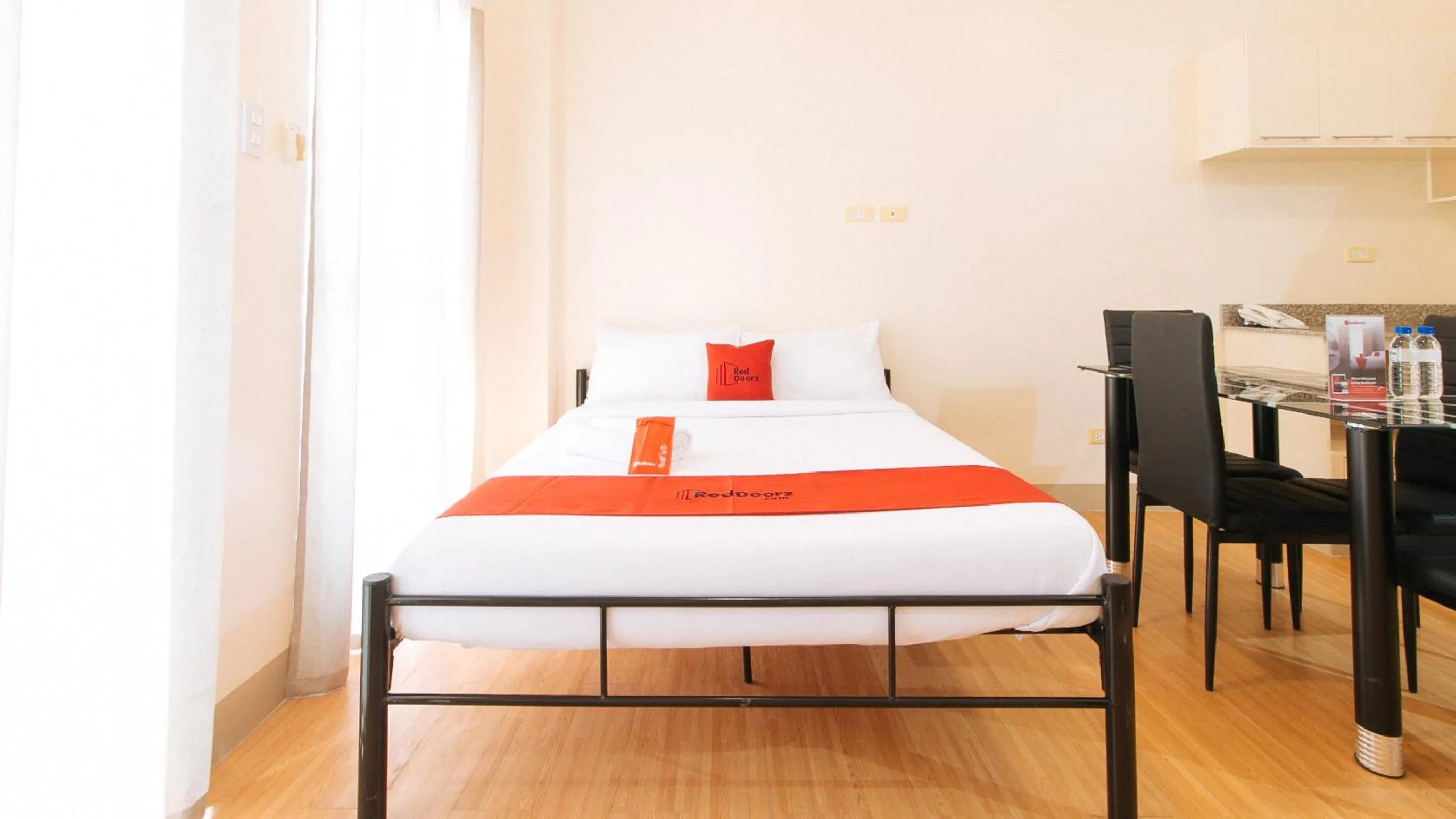 Kitchen or kitchenette, Bed in RedDoorz Plus at Alpina Heights Paranaque