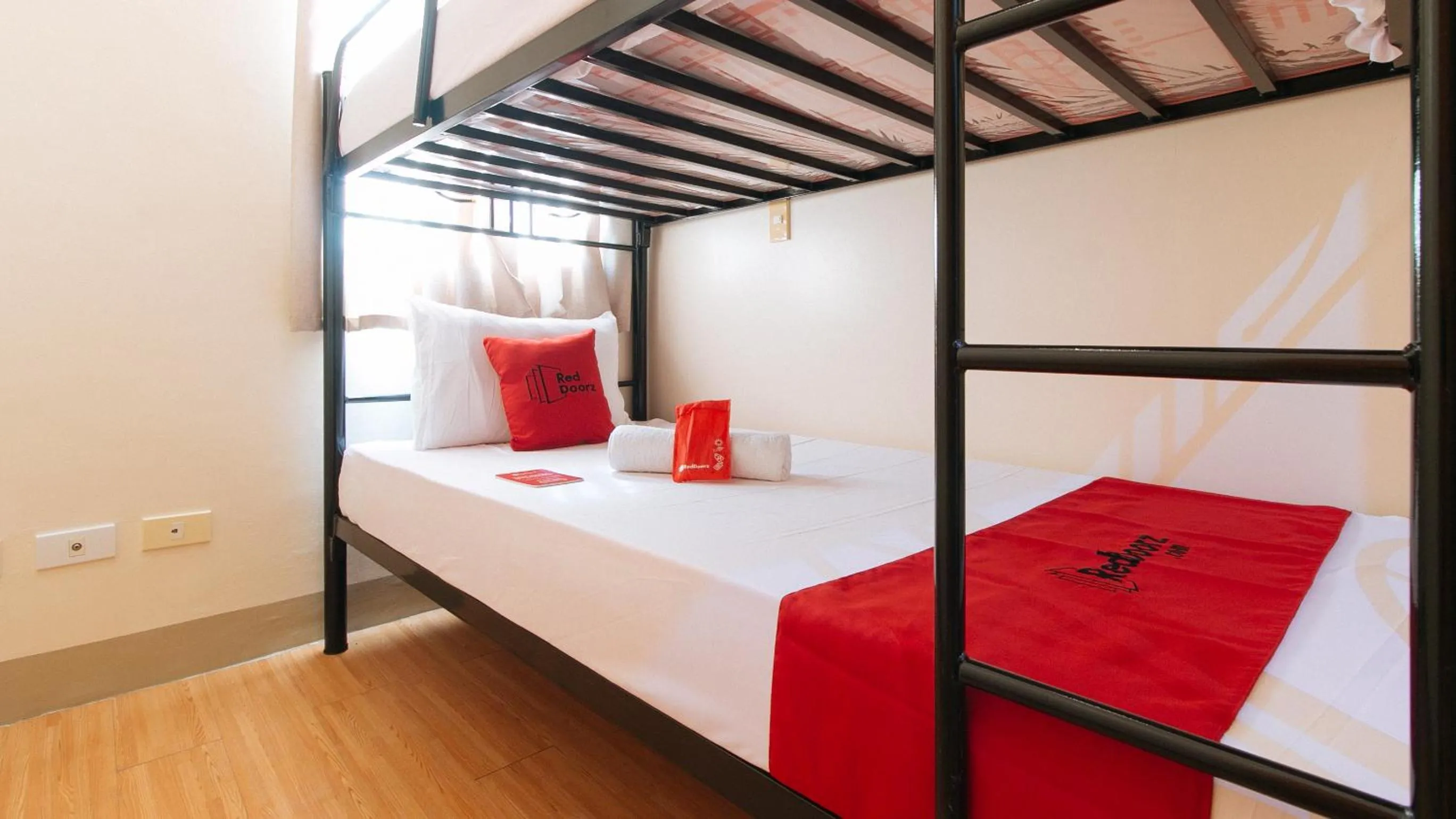 Bed in RedDoorz Plus at Alpina Heights Paranaque