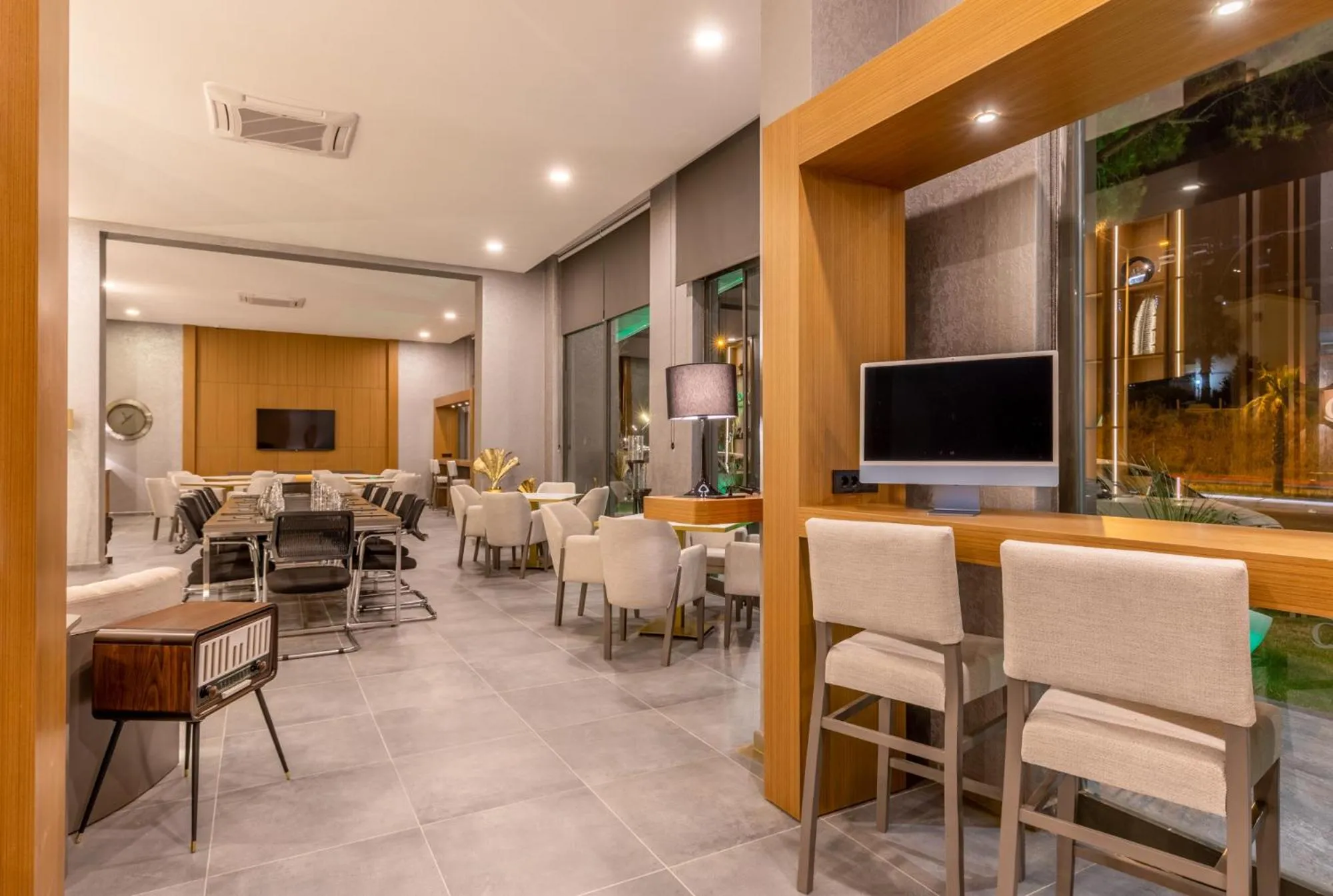 Restaurant/places to eat in Unique Life Style Hotel