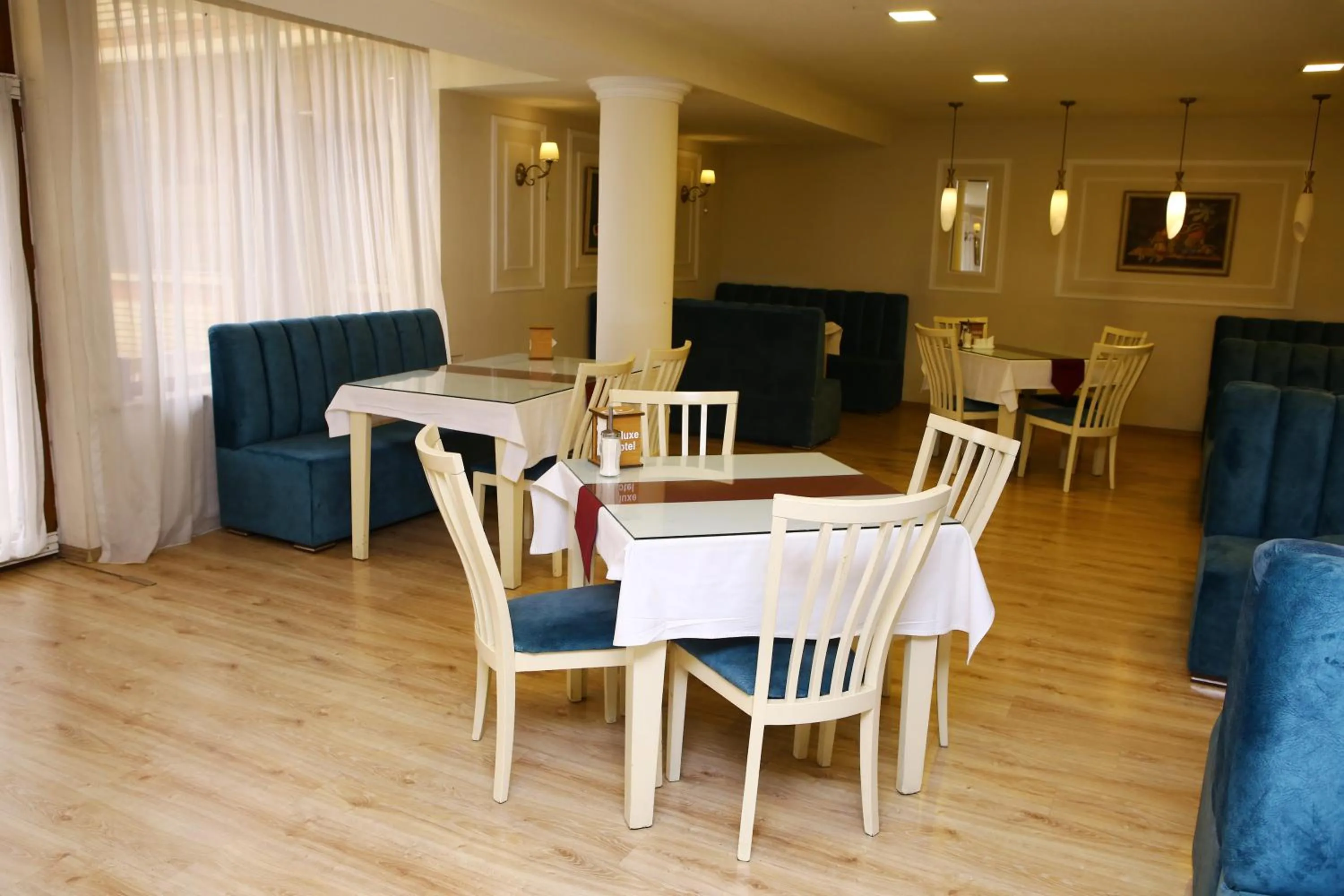 Restaurant/places to eat in Deluxe Hotel Ganja