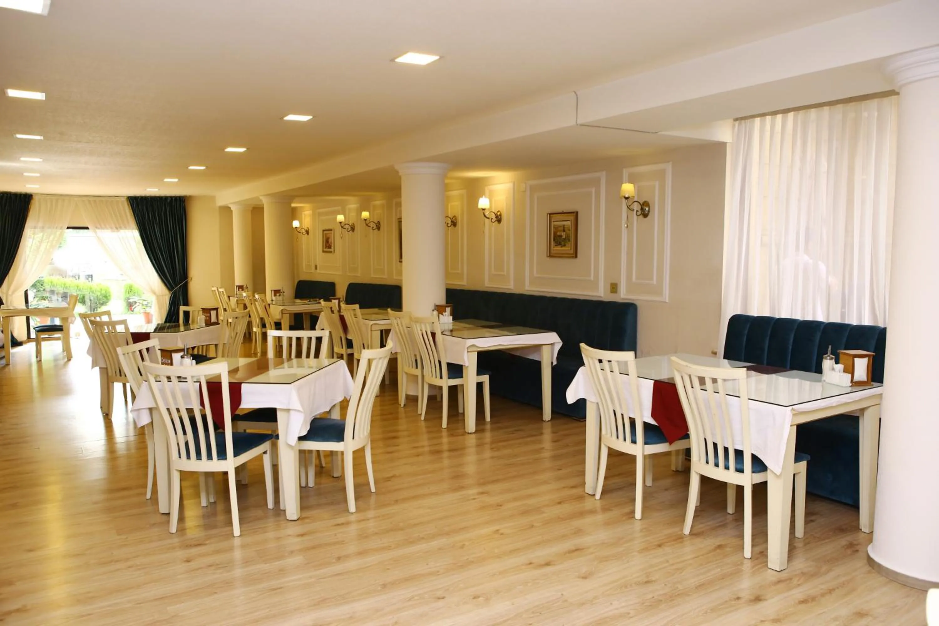 Restaurant/places to eat in Deluxe Hotel Ganja