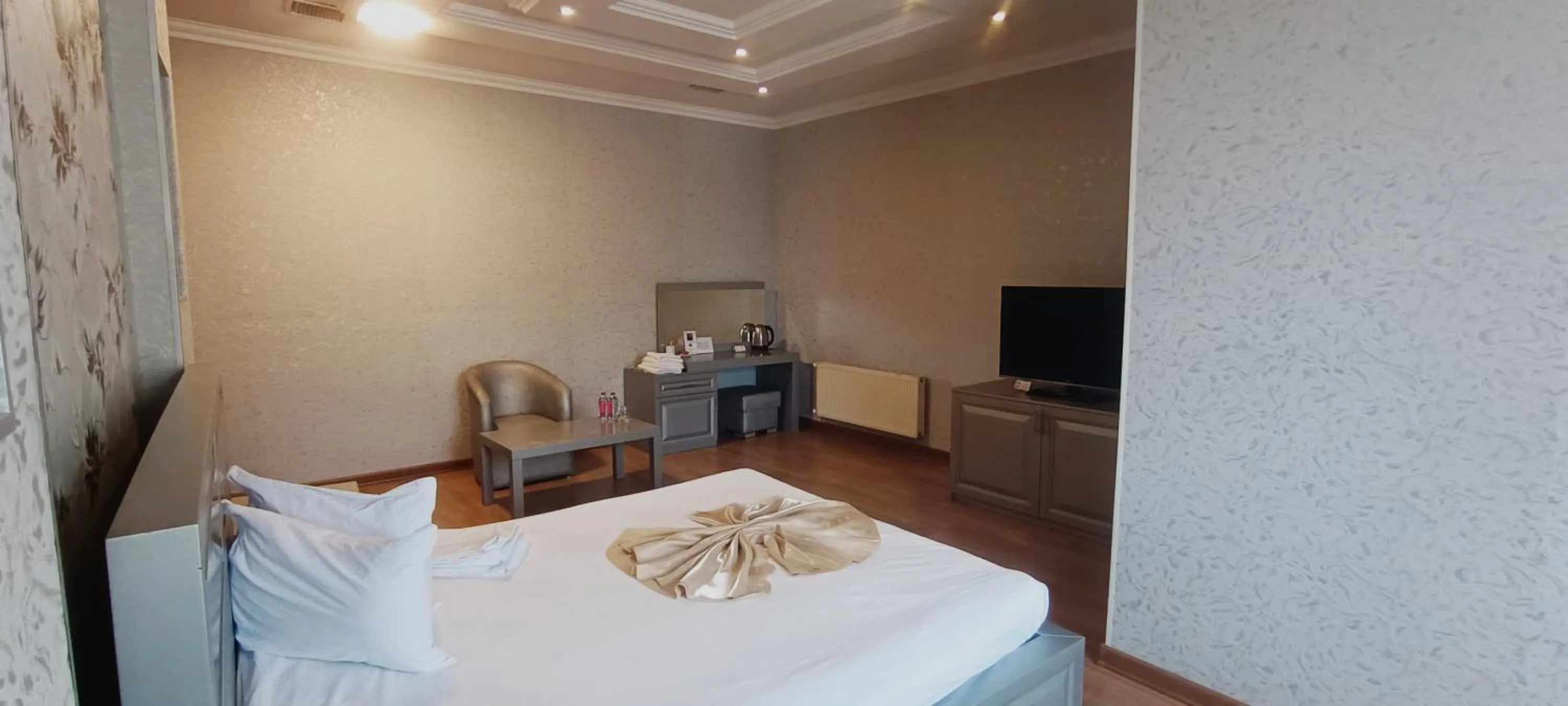 TV and multimedia, Bed in Deluxe Hotel Ganja