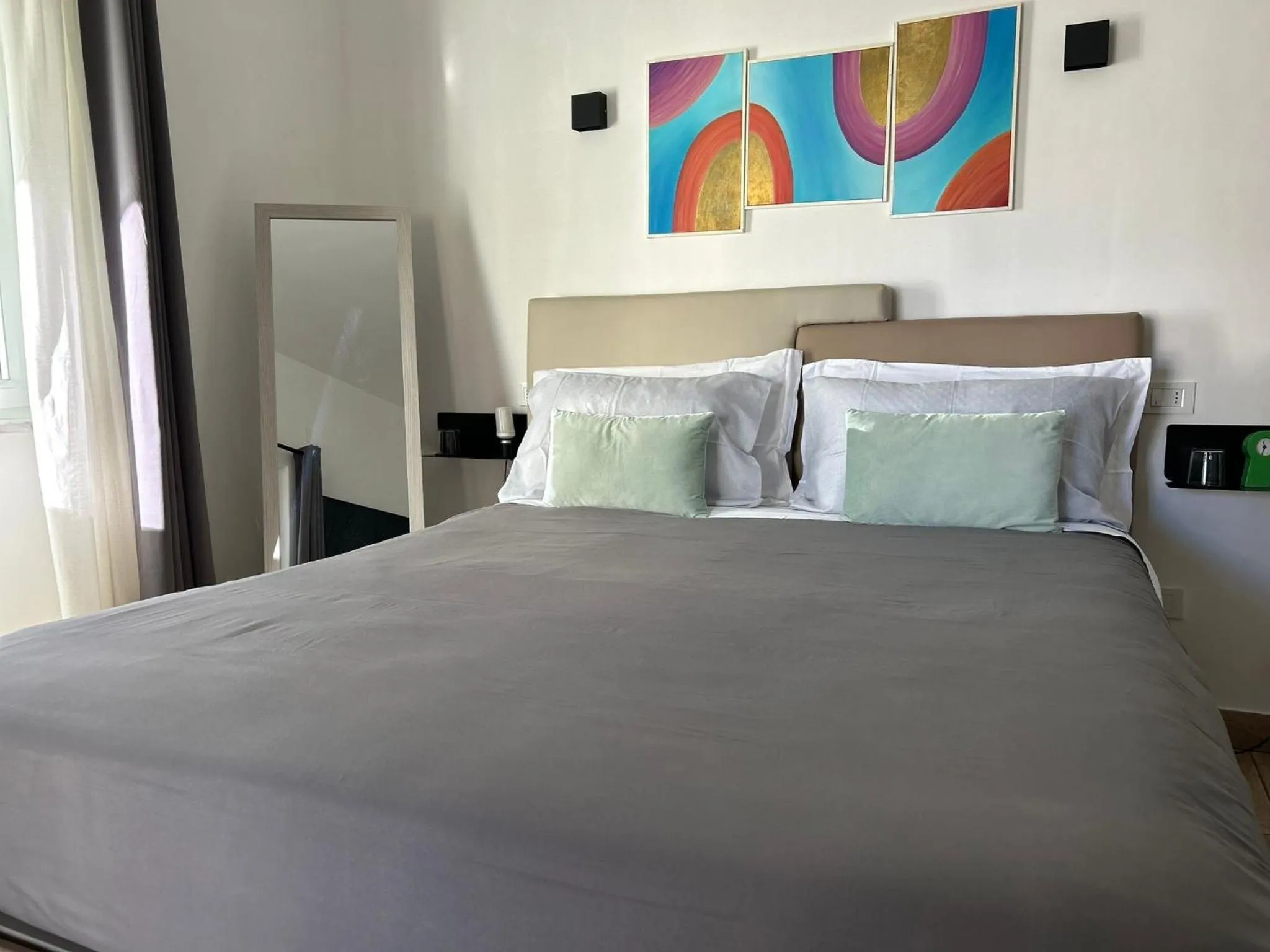 Bedroom, Bed in Zeta Rooms