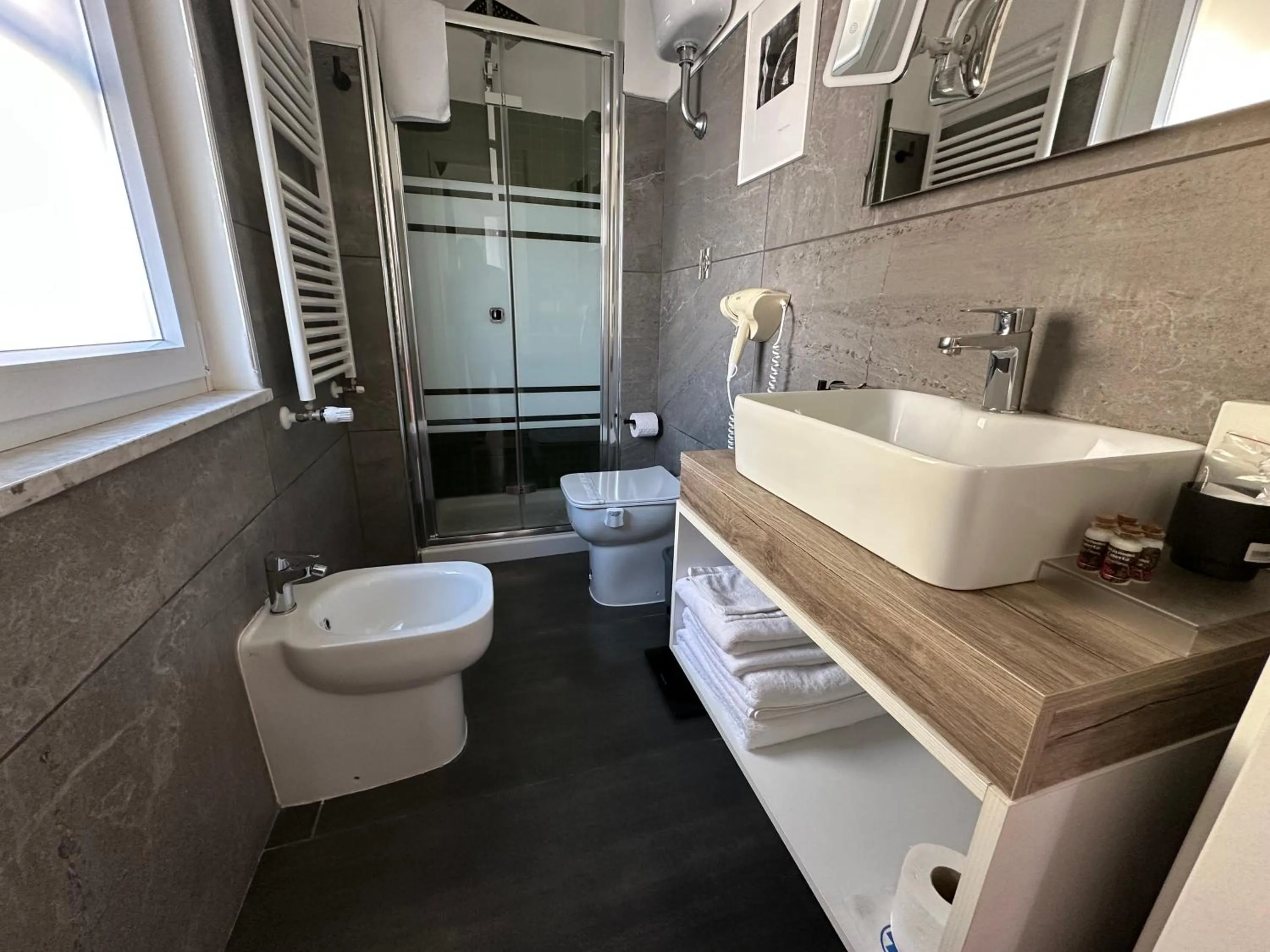 Bathroom in Zeta Rooms