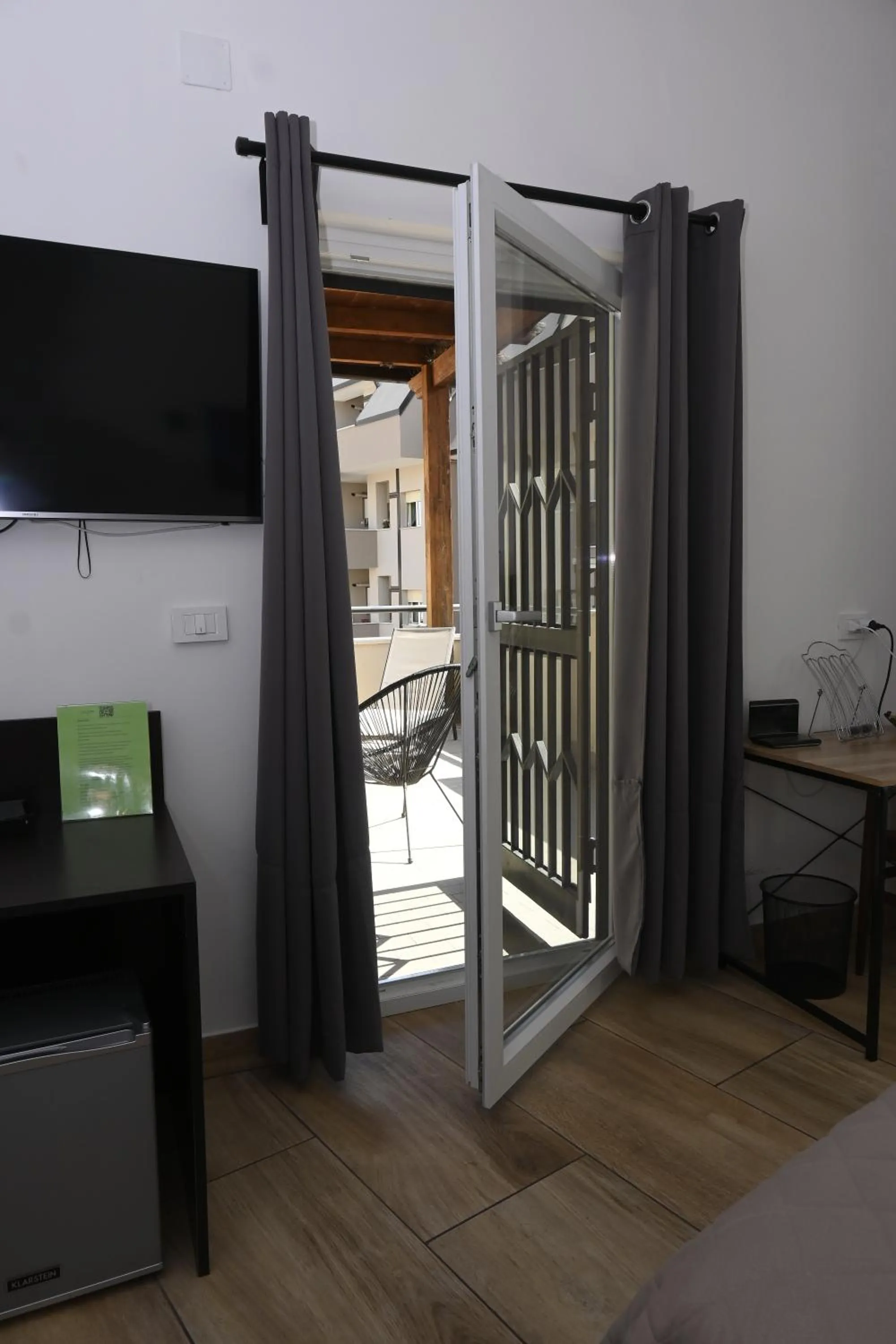 Bedroom, Bed in Zeta Rooms