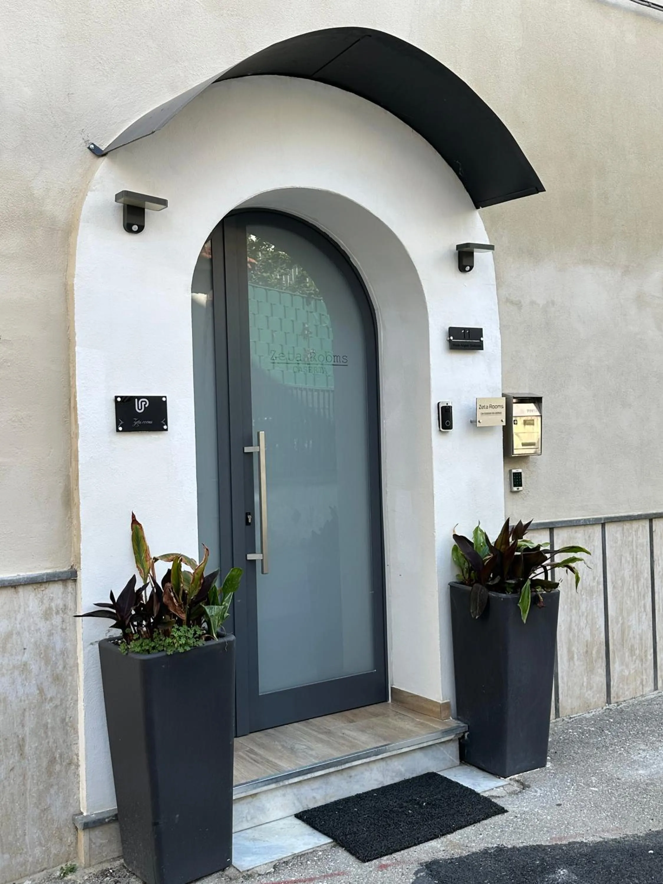 Facade/entrance in Zeta Rooms