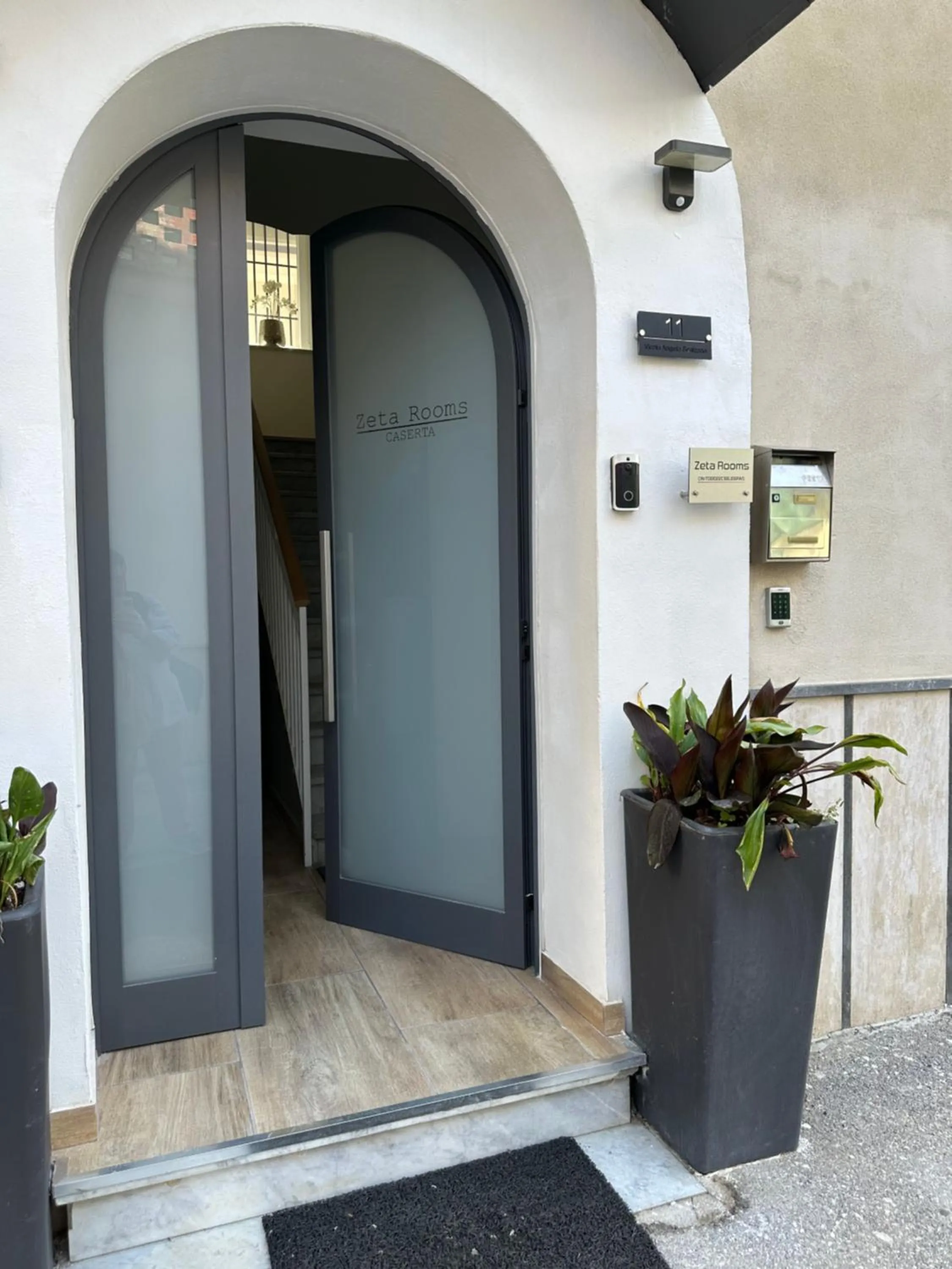 Facade/entrance in Zeta Rooms