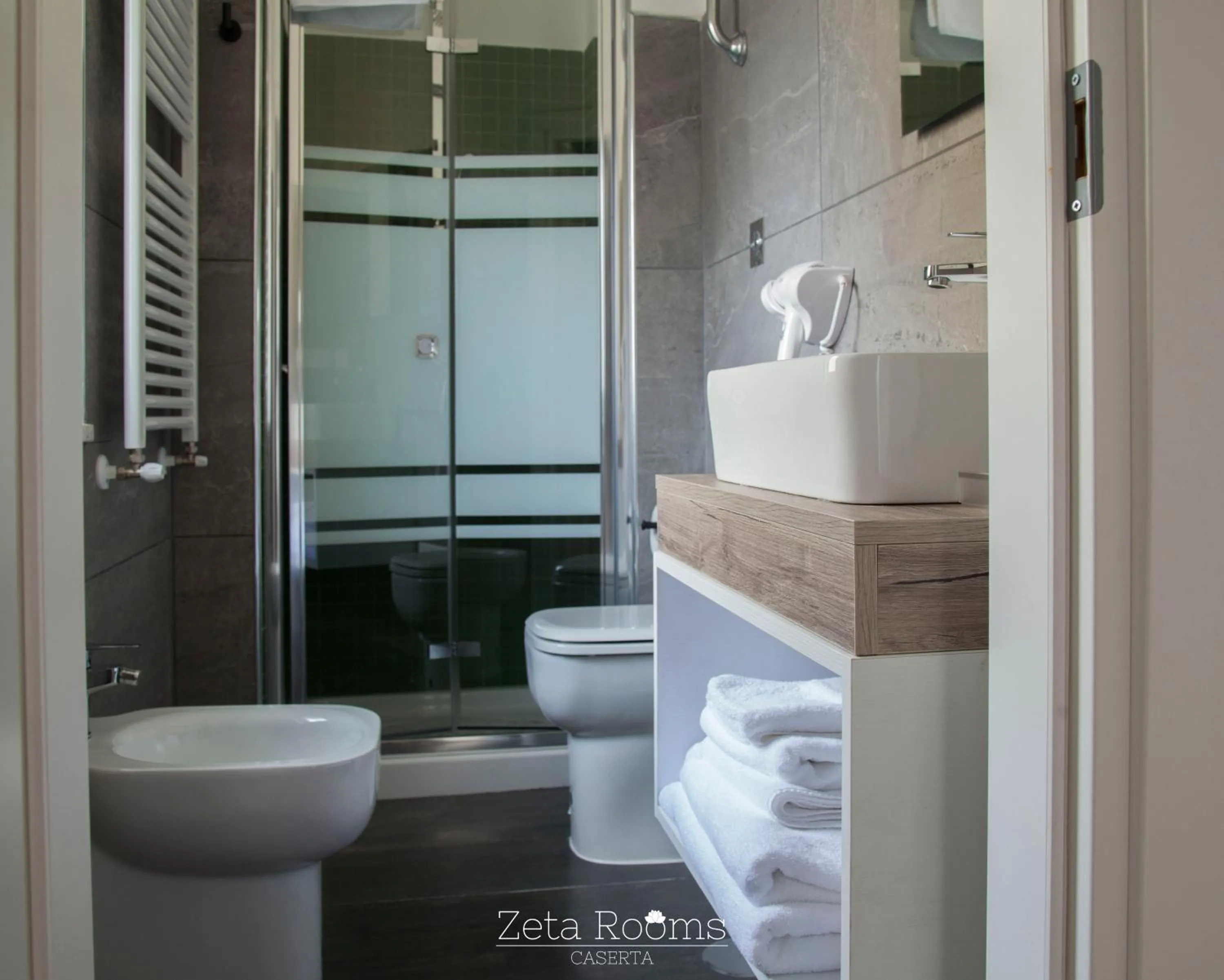 Bathroom in Zeta Rooms