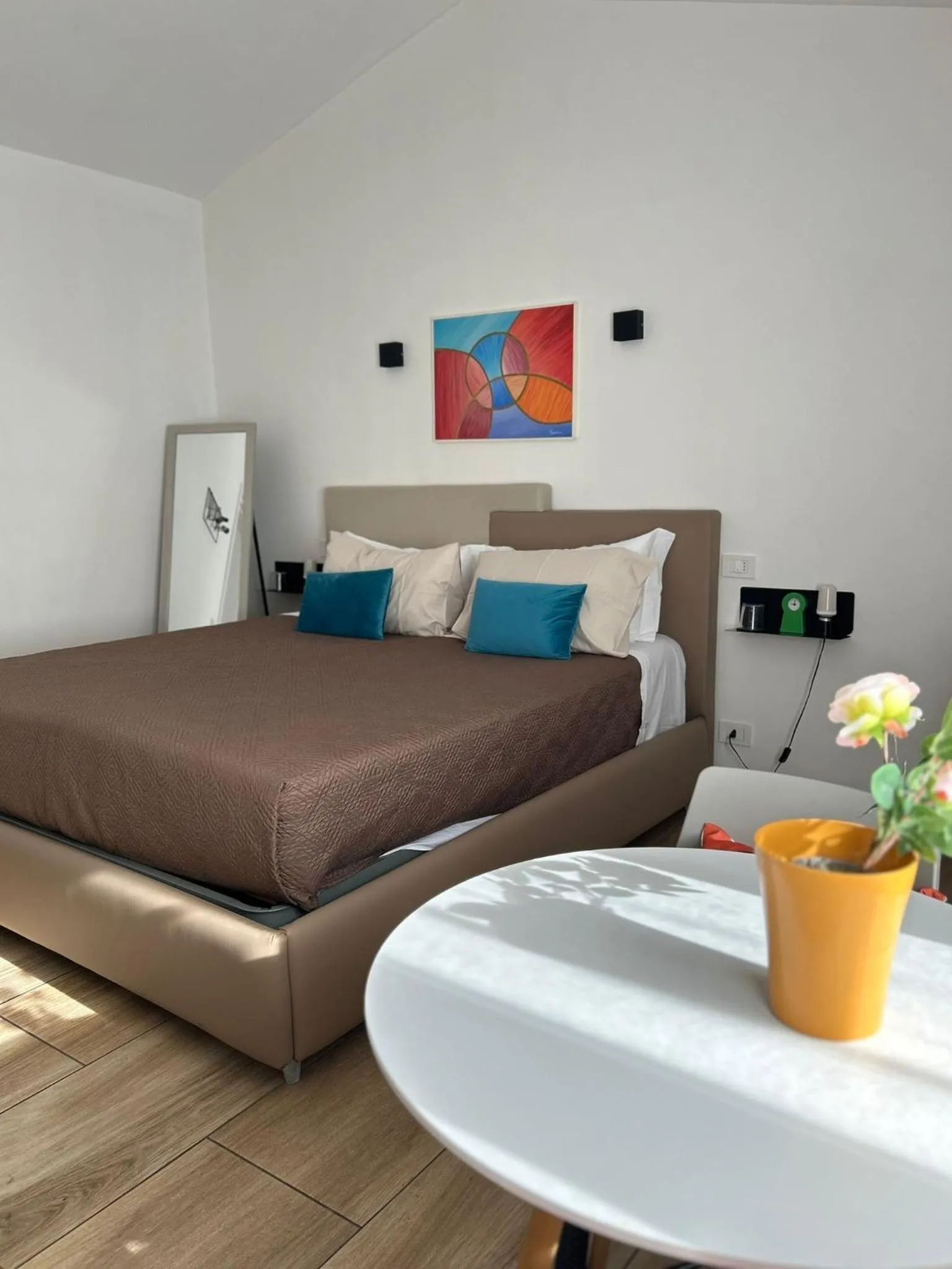 Bedroom, Bed in Zeta Rooms