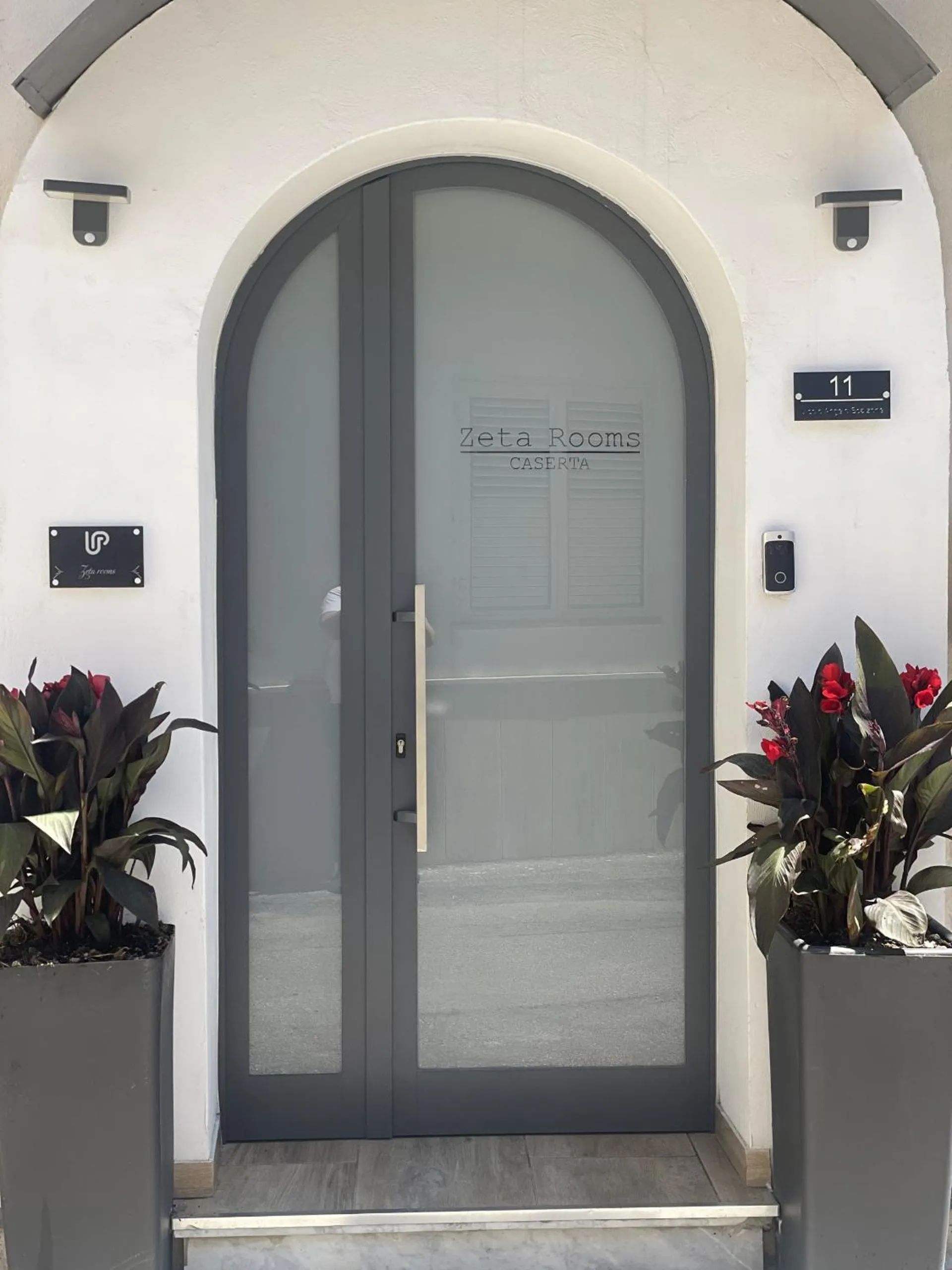 Facade/entrance in Zeta Rooms