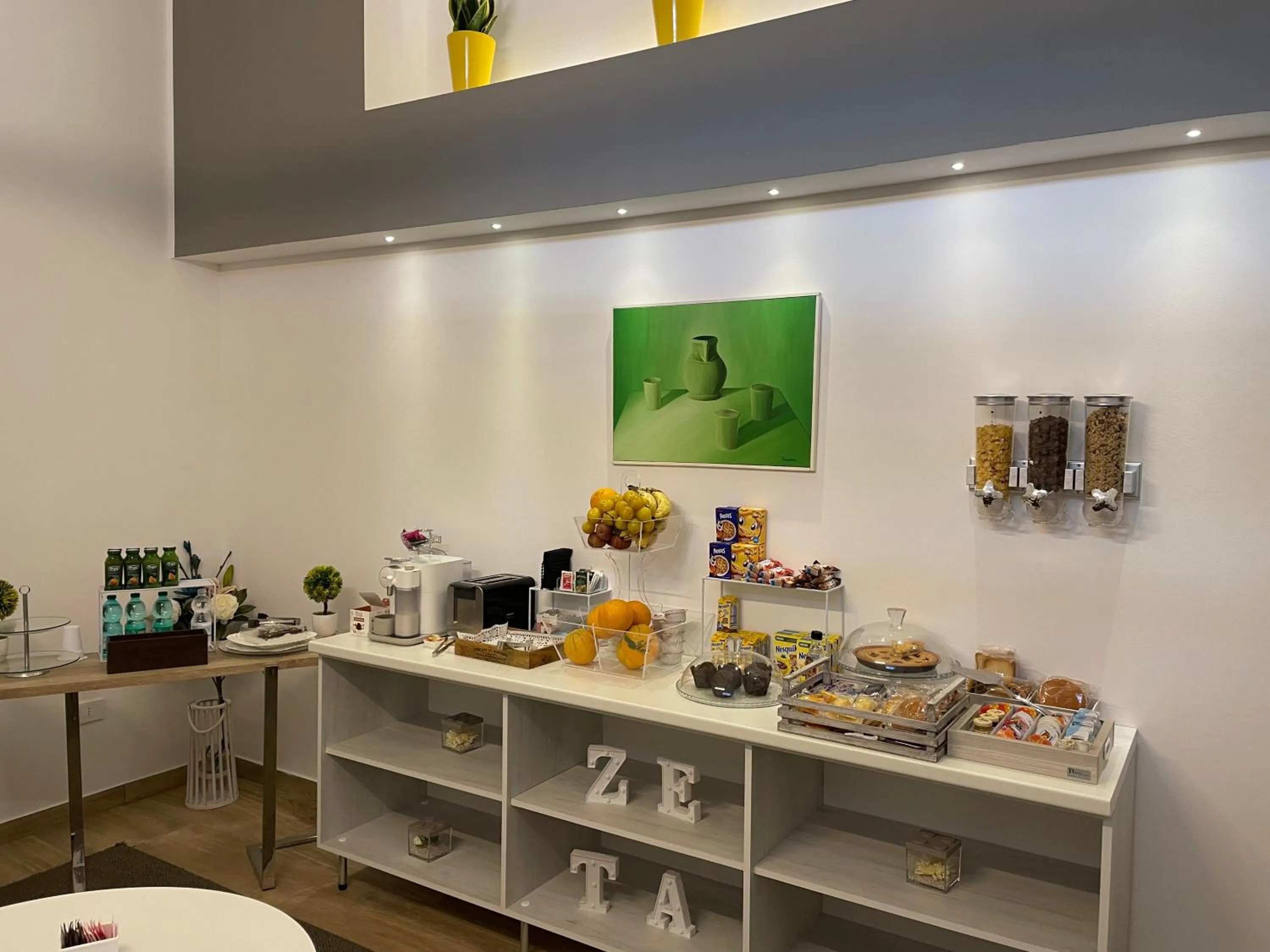 Continental breakfast in Zeta Rooms