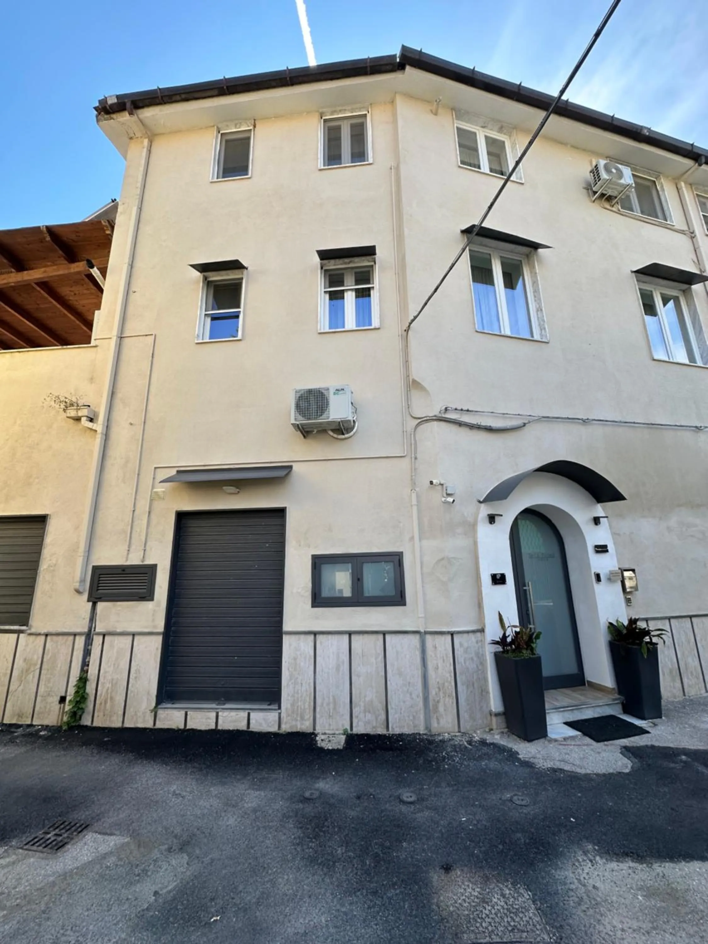 Property building in Zeta Rooms