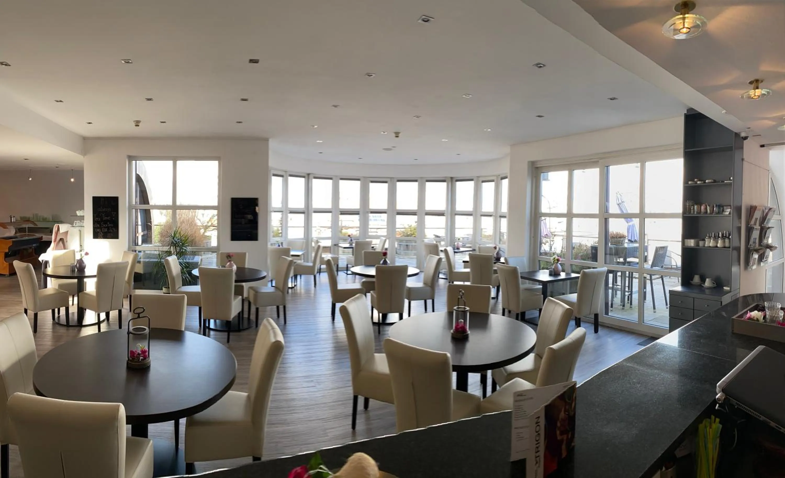 Restaurant/places to eat in Skycity Hotel Atrigon