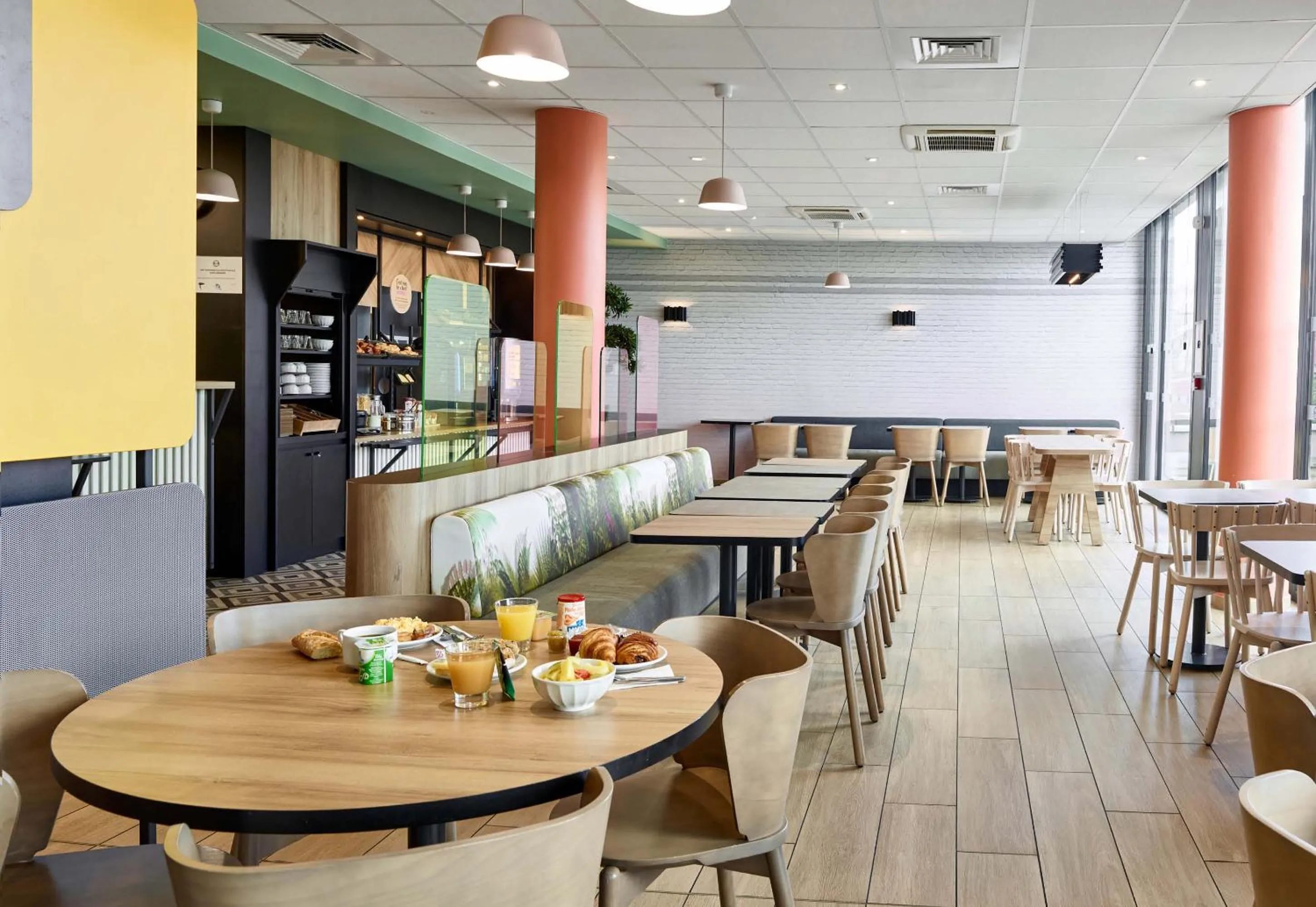 Restaurant/places to eat in B&B HOTEL Le Port Marly Saint Germain en Laye