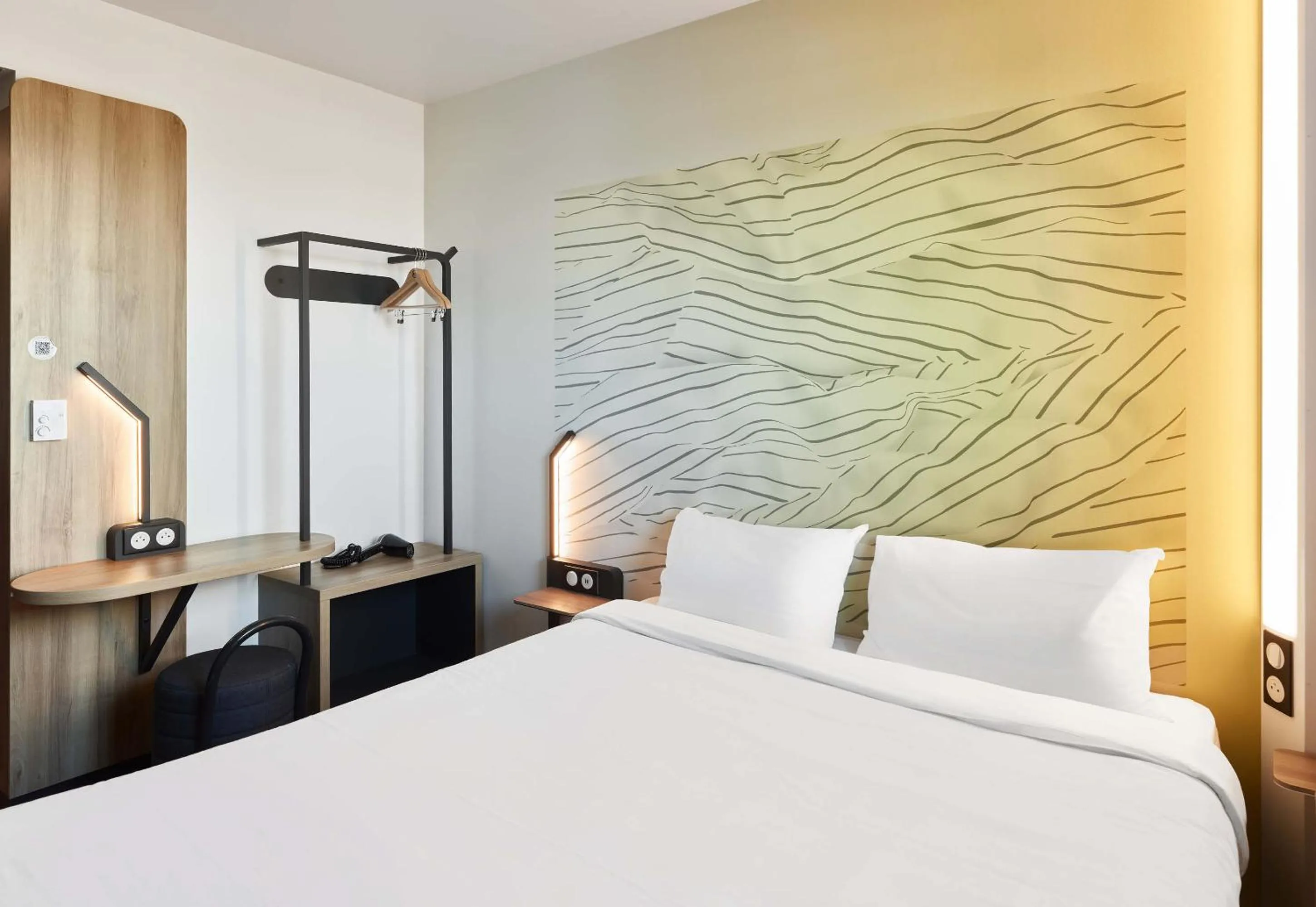 Bedroom, Bed in B&B HOTEL Le Port Marly Saint Germain en Laye