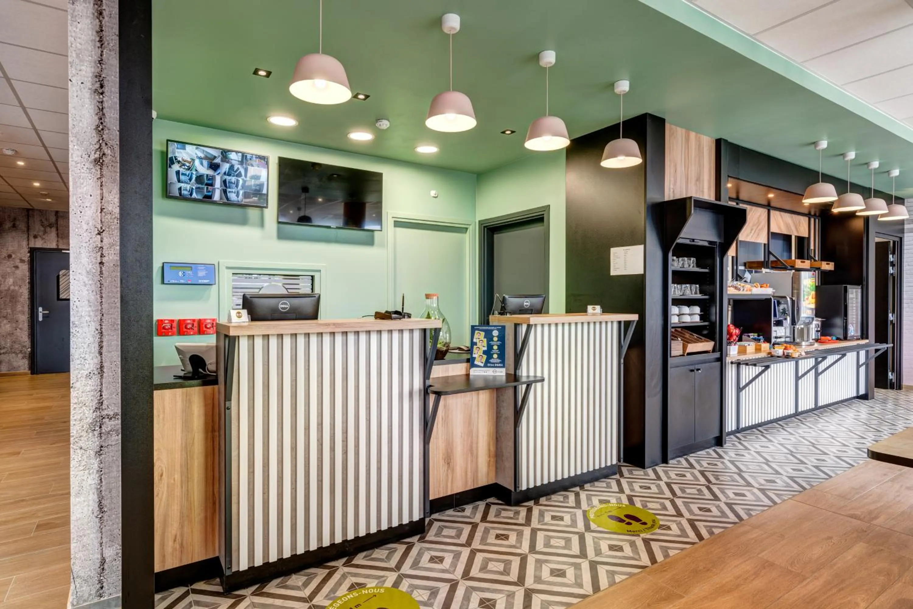 Lobby or reception in B&B HOTEL Le Port Marly Saint Germain en Laye