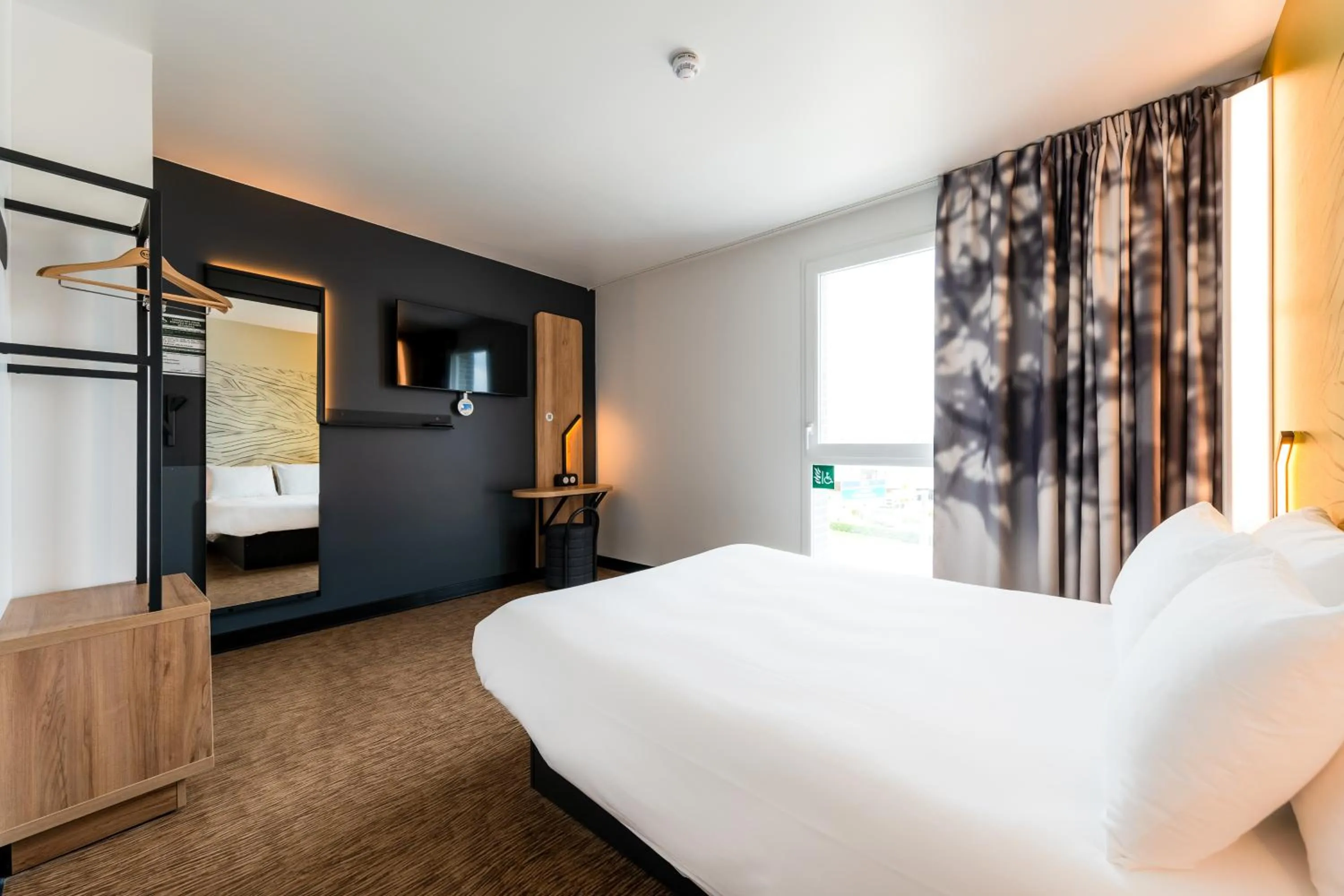 Bedroom, Bed in B&B HOTEL Le Port Marly Saint Germain en Laye