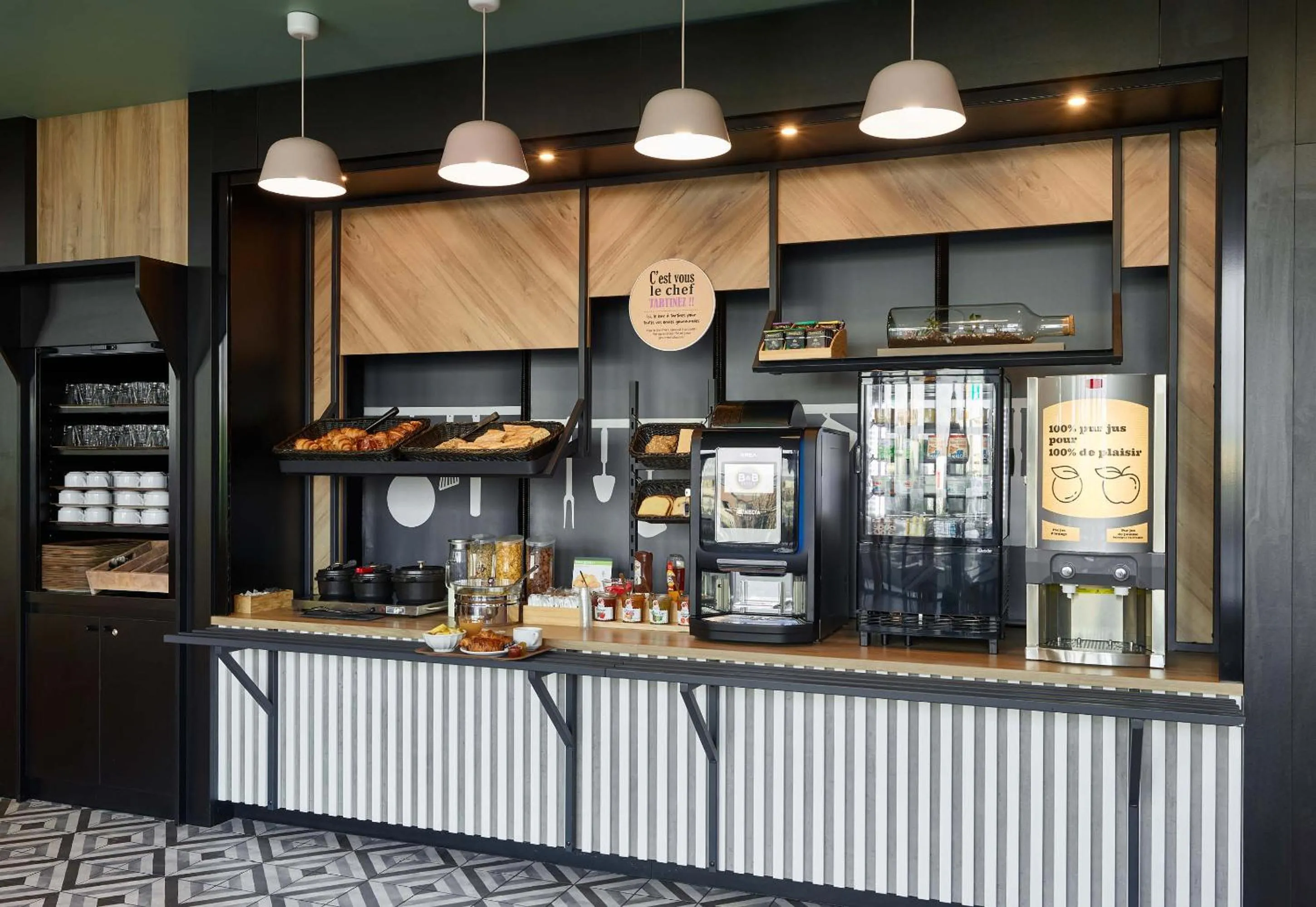 Breakfast in B&B HOTEL Le Port Marly Saint Germain en Laye