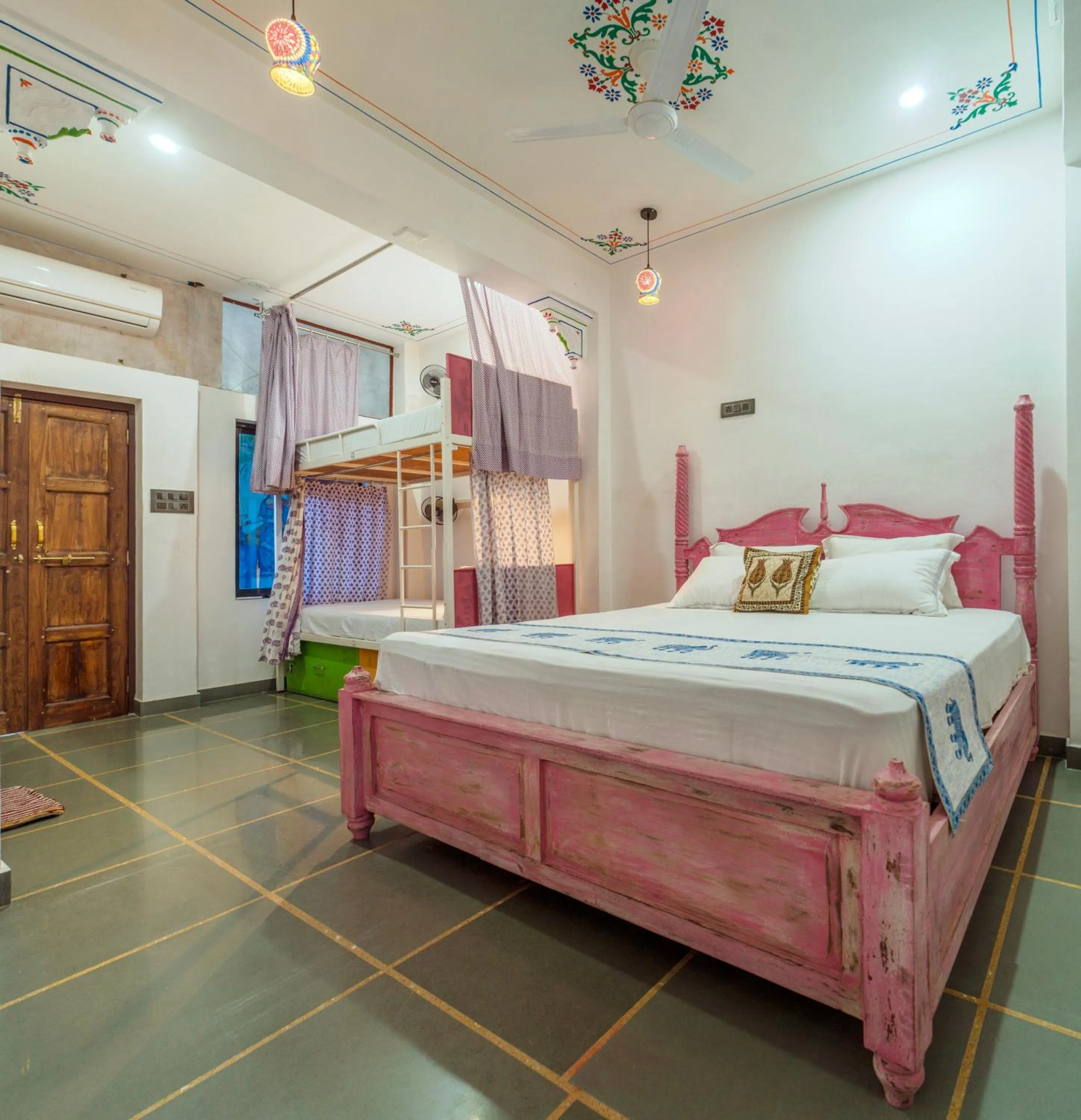 Photo of the whole room, Bed in Soham Haveli Udaipur