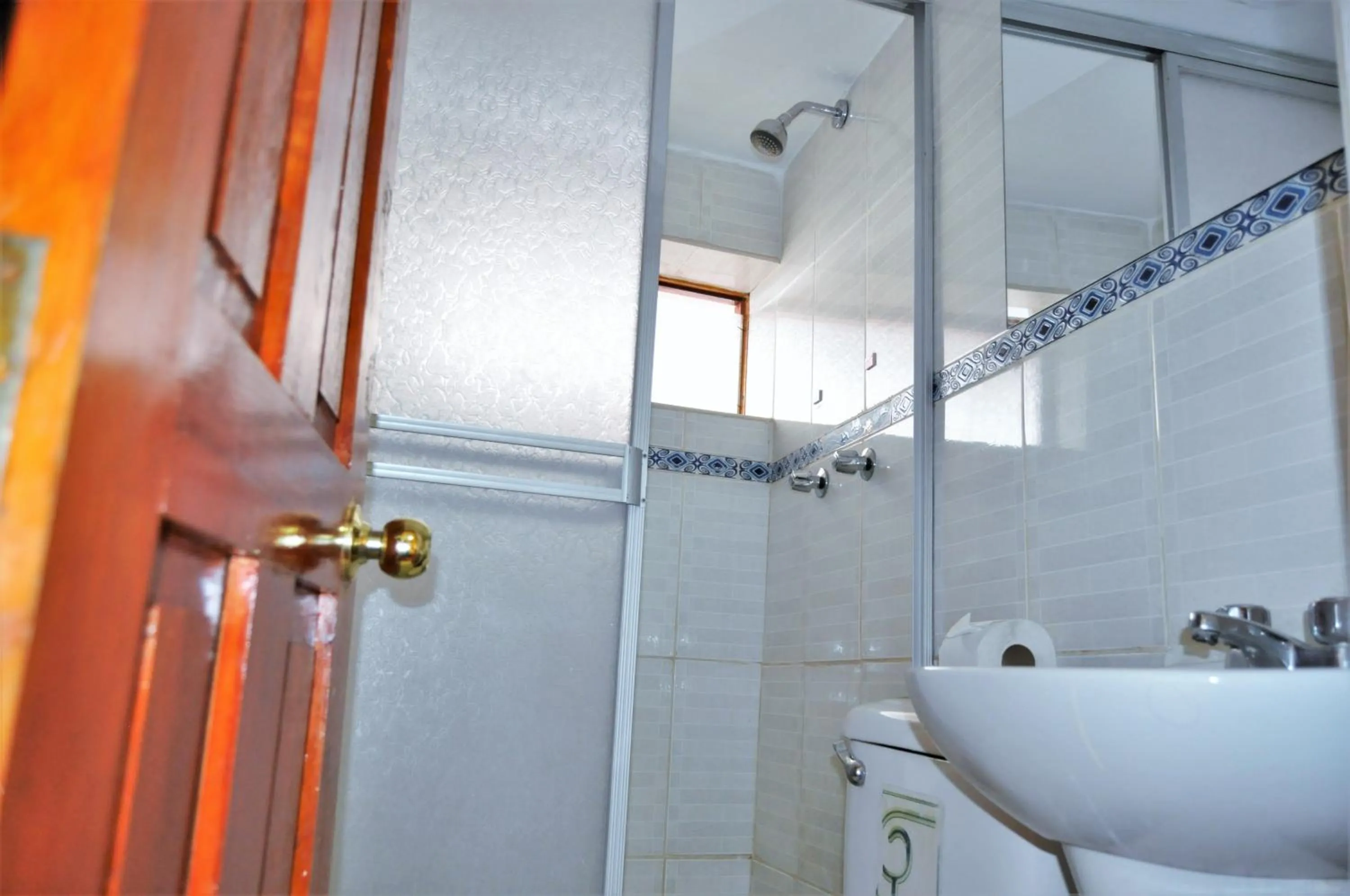 Shower in Hotel Choquequirao