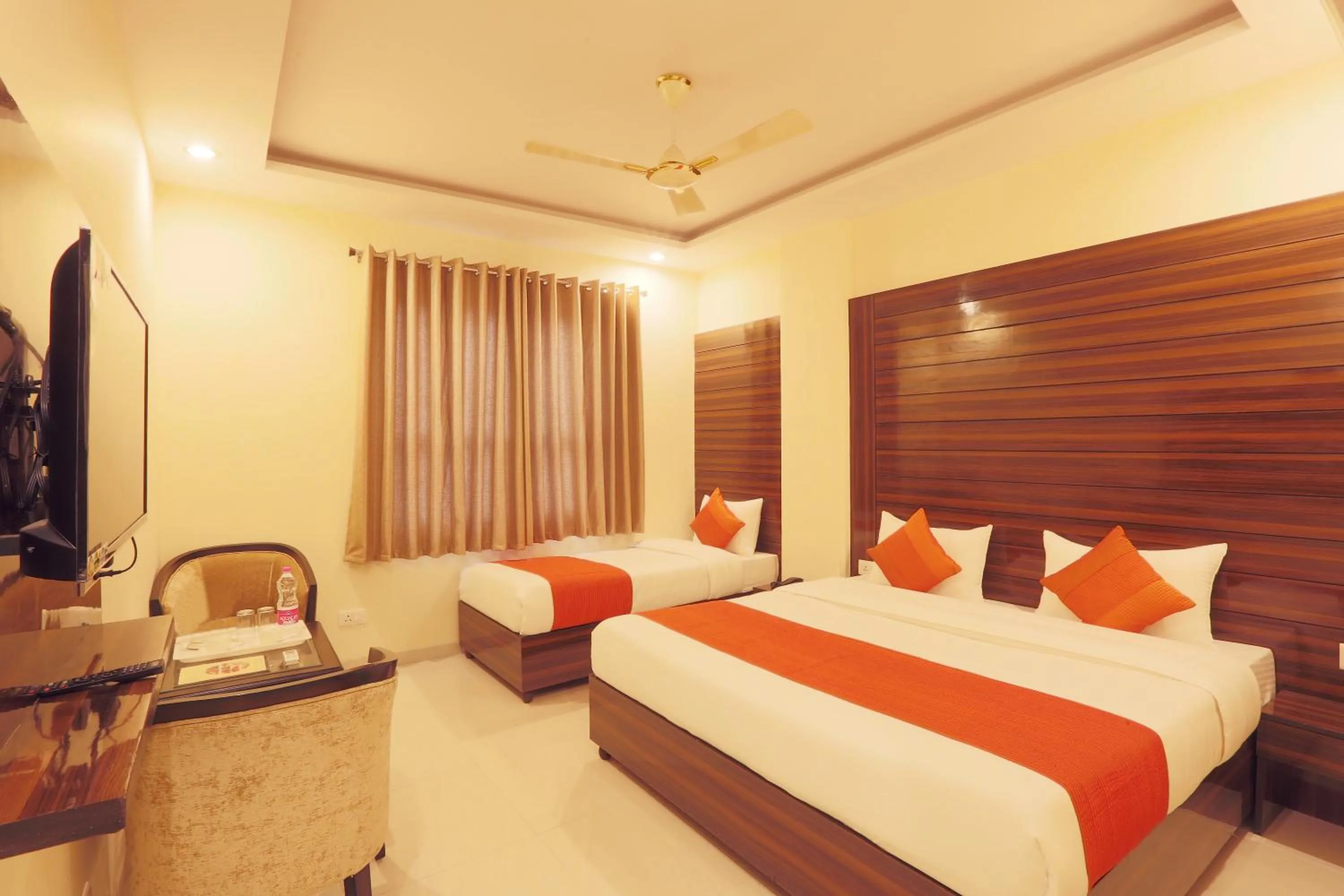 Photo of the whole room, Bed in New Delhi Hotel Citizen