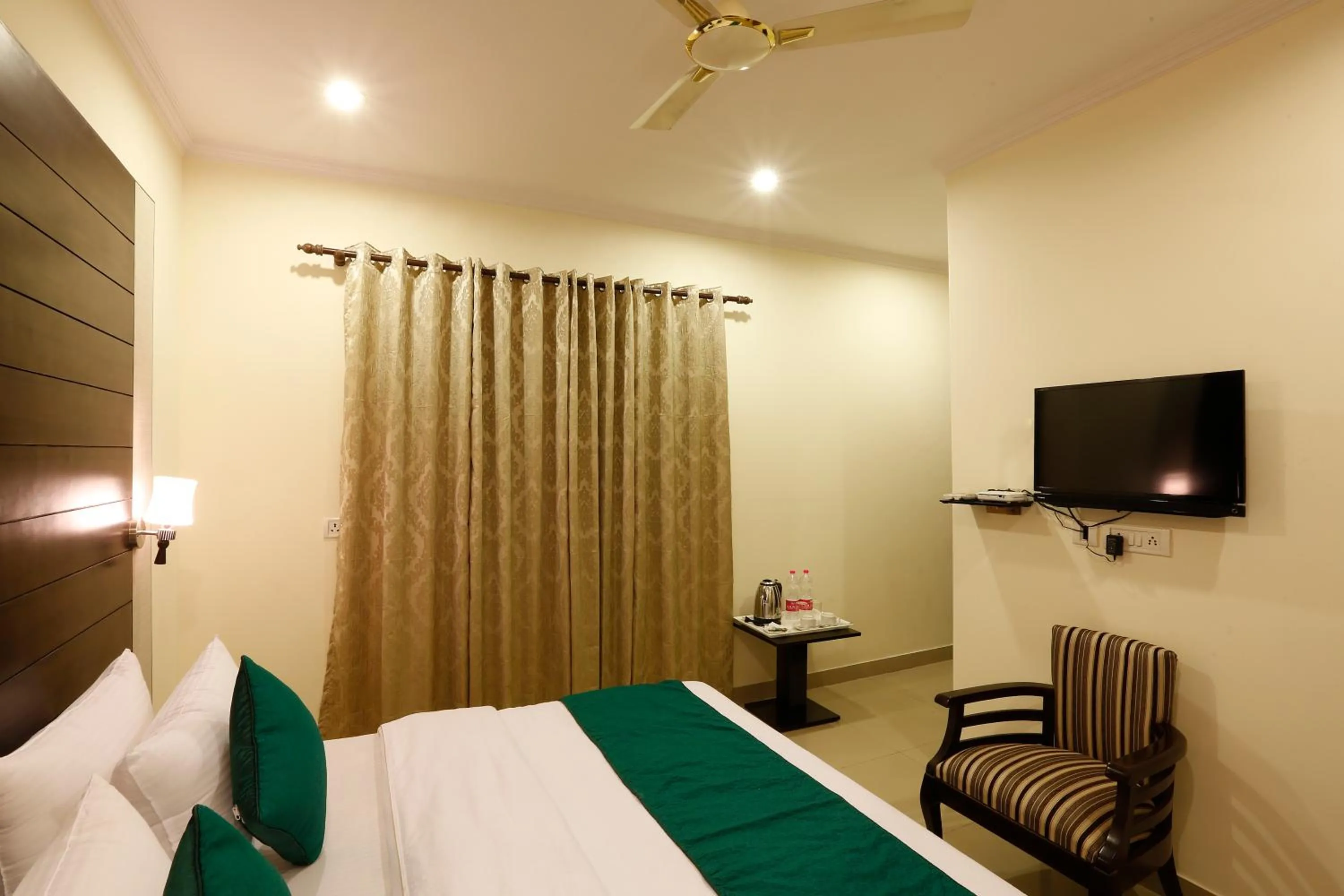 Bedroom, Bed in New Delhi Hotel Citizen
