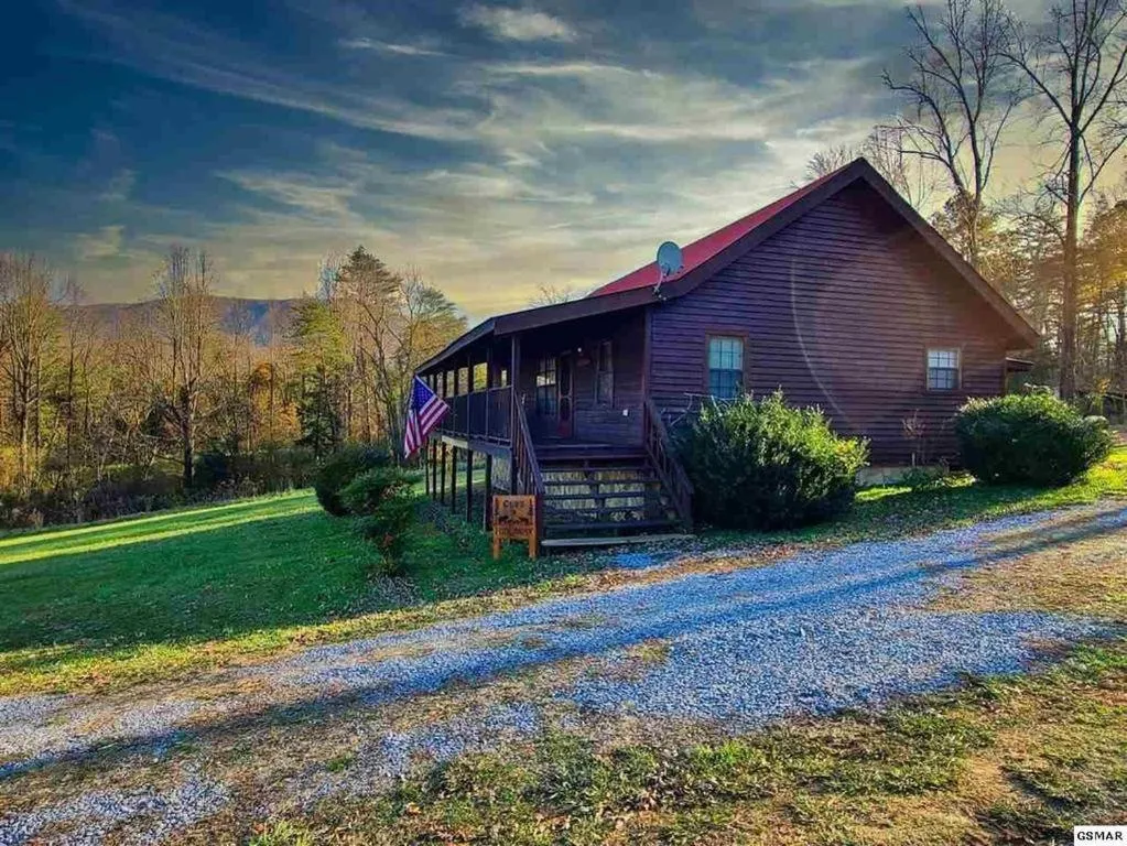 Beautiful View! Log cabin,Fireplace,Hot Tub,Arcade,Pool,Fishing
