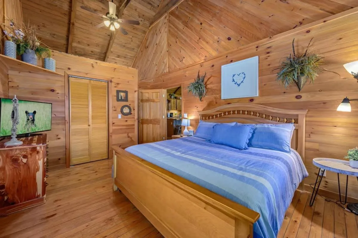 Bed in Beautiful View! Log cabin,Fireplace,Hot Tub,Arcade,Pool,Fishing