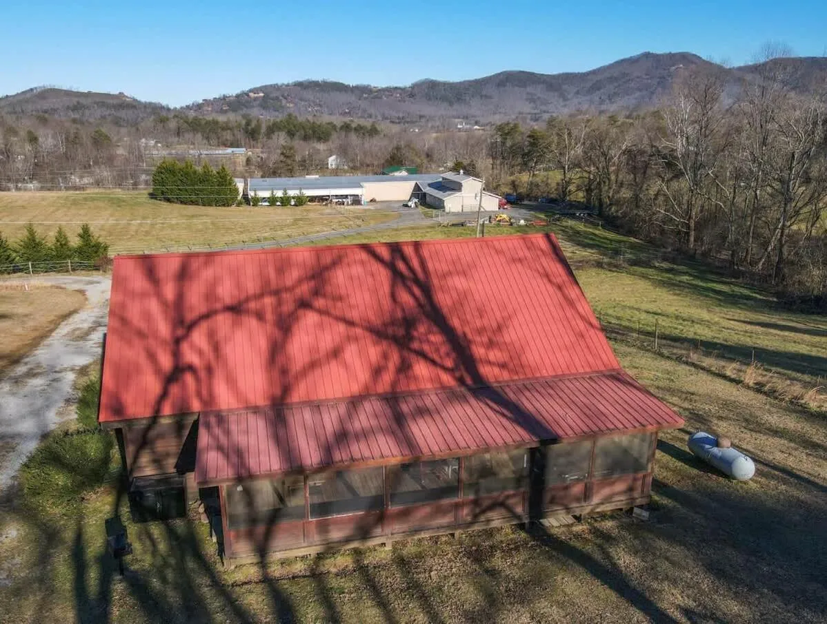 Beautiful View! Log cabin,Fireplace,Hot Tub,Arcade,Pool,Fishing