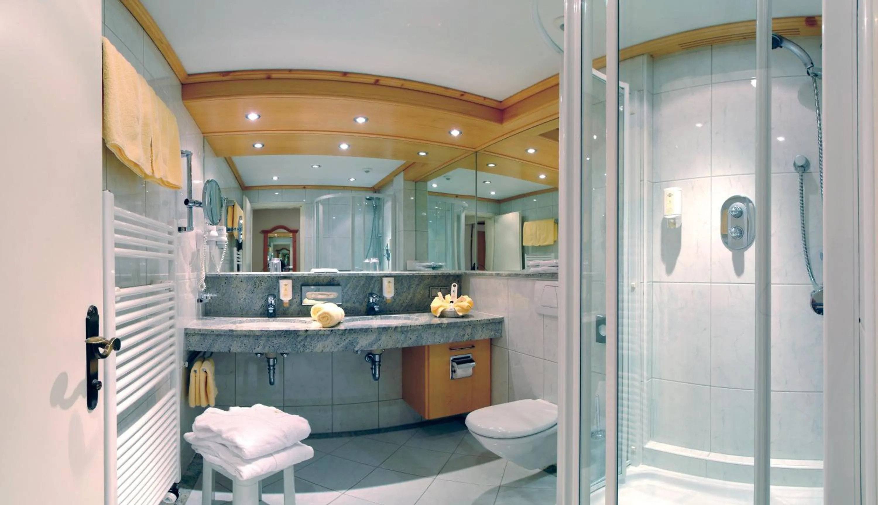 Bathroom in EUROPÄISCHER HOF Bad Gastein