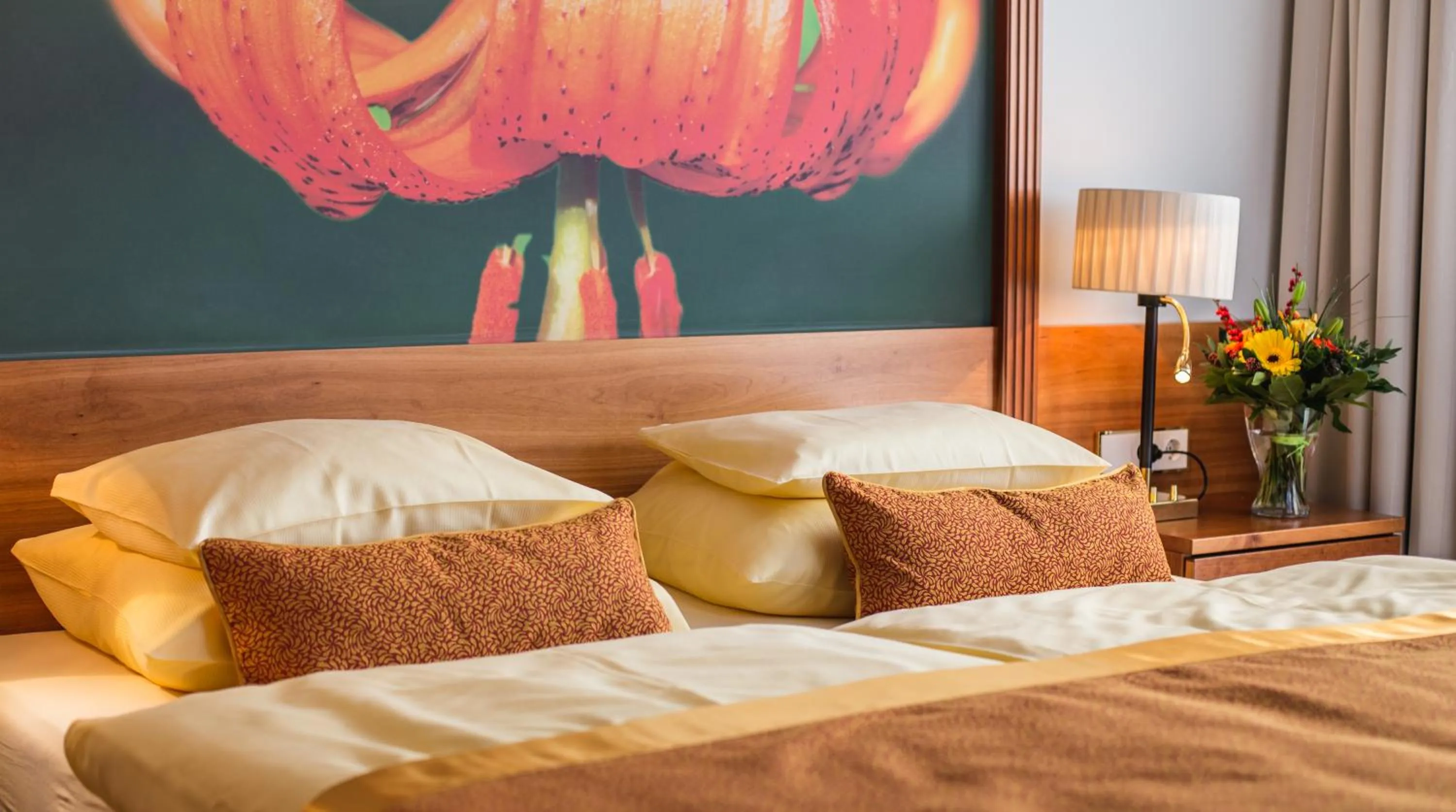 Bed in EUROPÄISCHER HOF Bad Gastein