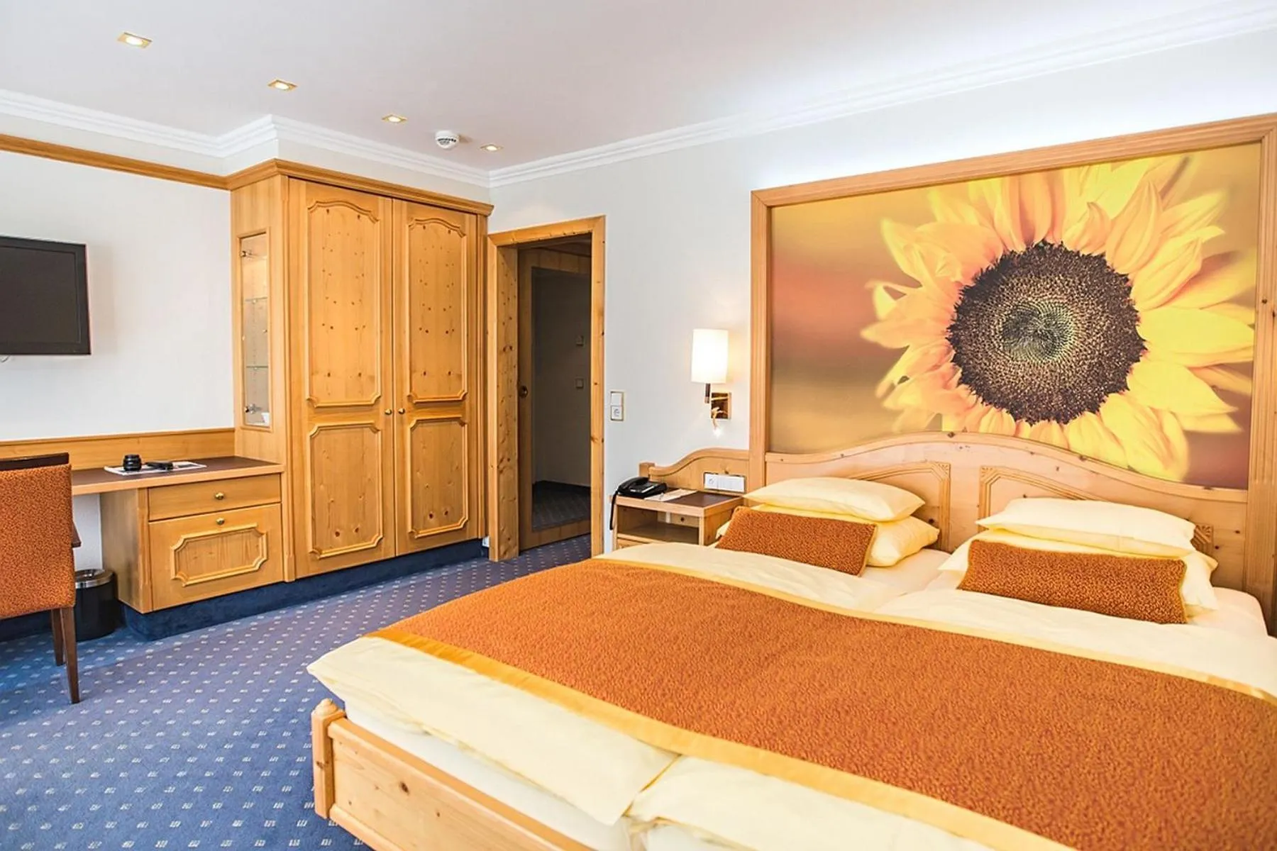 Photo of the whole room, Bed in EUROPÄISCHER HOF Bad Gastein