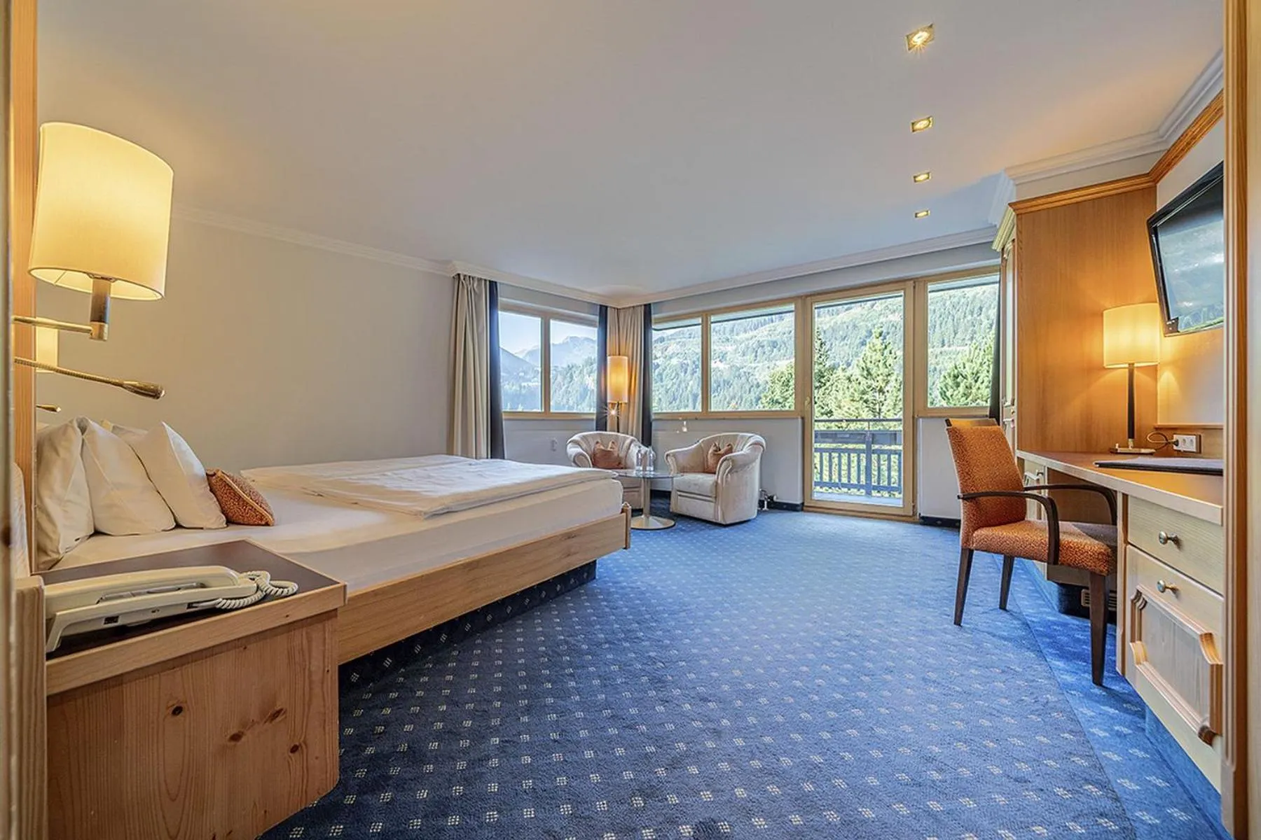 Photo of the whole room, Bed in EUROPÄISCHER HOF Bad Gastein