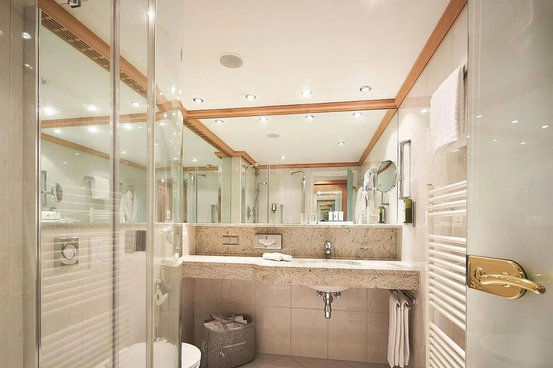 Bathroom in EUROPÄISCHER HOF Bad Gastein