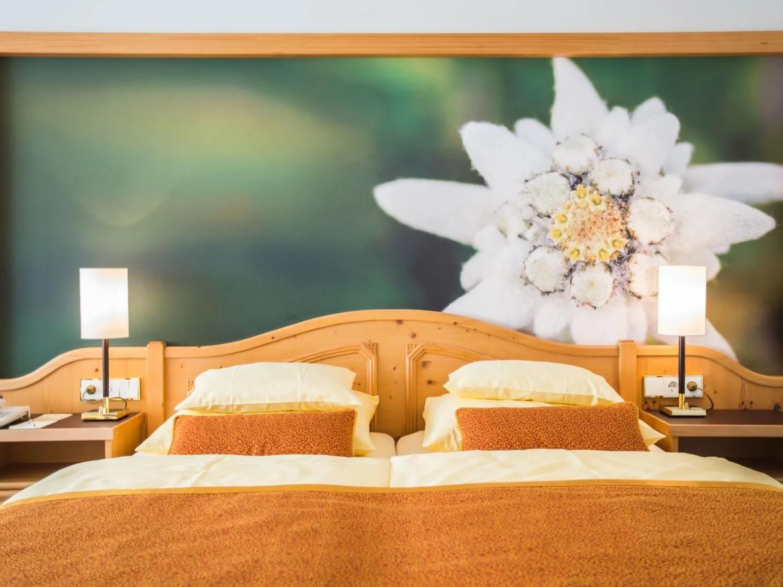 Bed in EUROPÄISCHER HOF Bad Gastein