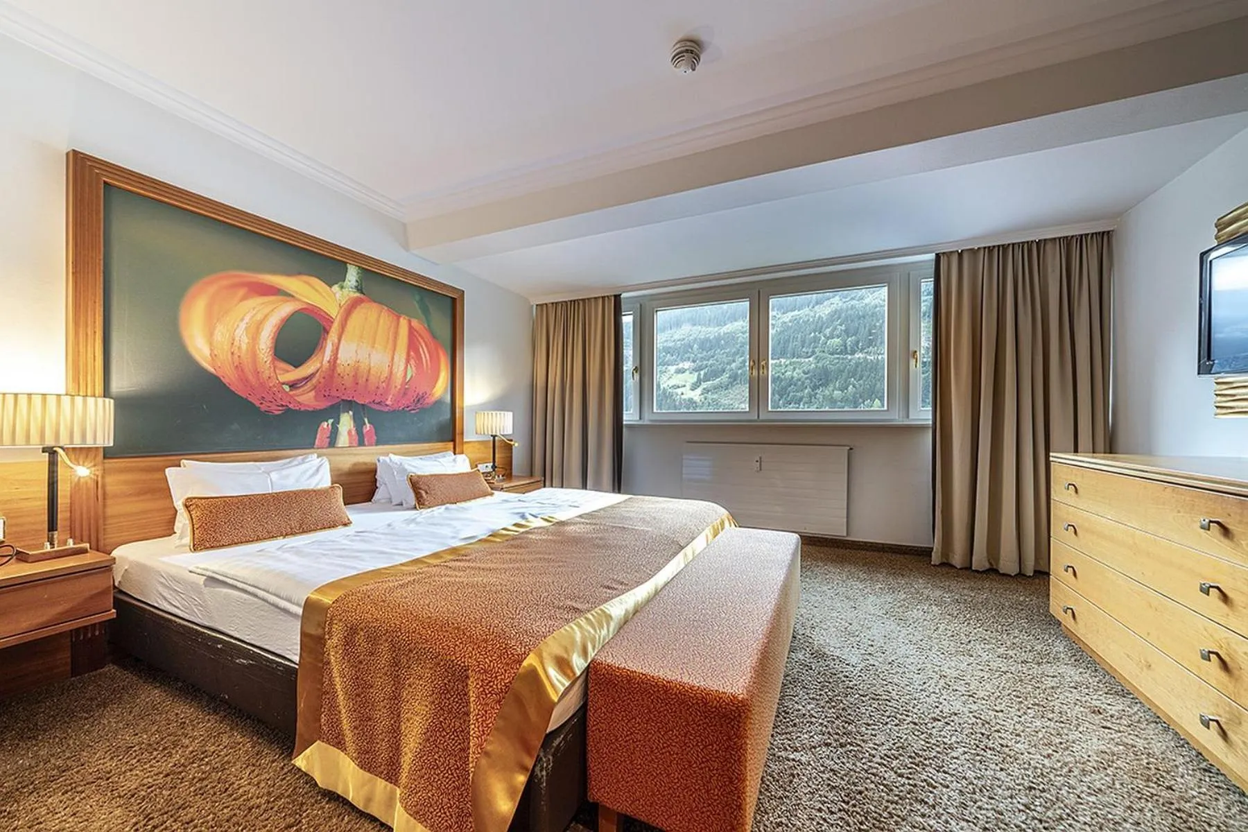 Photo of the whole room, Bed in EUROPÄISCHER HOF Bad Gastein