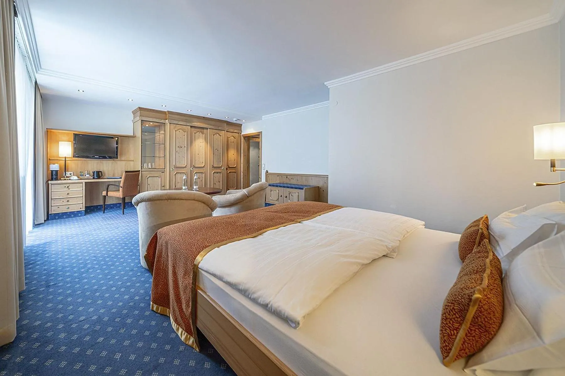 Photo of the whole room, Bed in EUROPÄISCHER HOF Bad Gastein